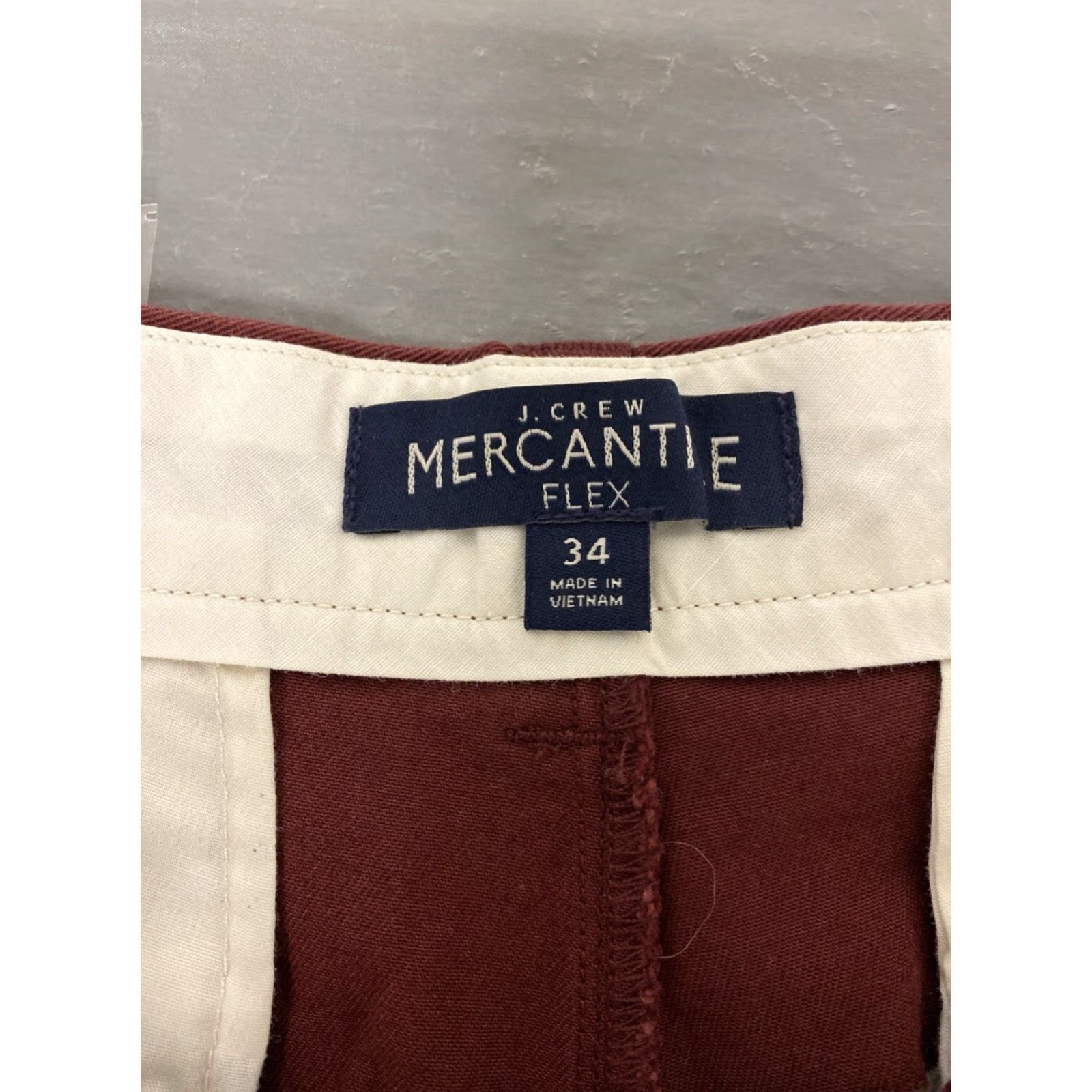 J.Crew J.CREW Shorts Men 34 Maroon Flat Front 8in Inseam Belted Chino Classic Mens Size US 34 / EU 50 - 7 Thumbnail