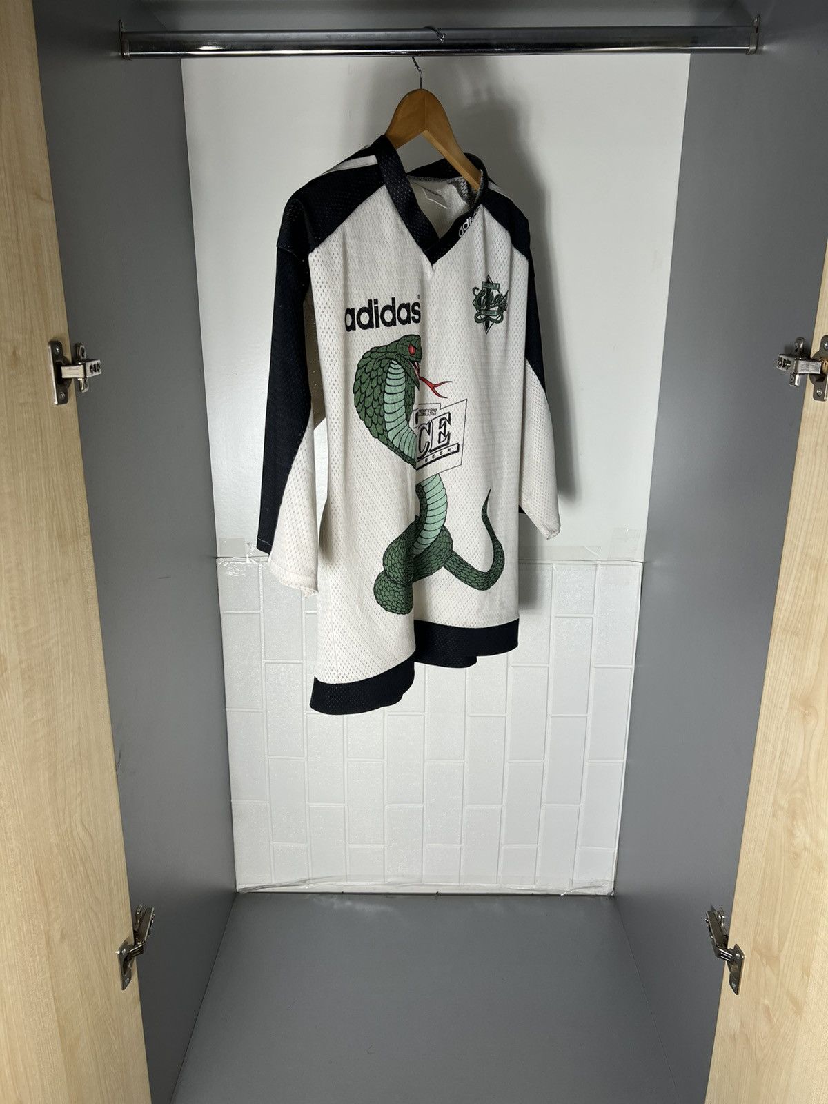Adidas VINTAGE ADIDAS NEW CASTLE UNITED HOCKEY RETRO JERSEY Y2K 90s Size US S / EU 44-46 / 1 - 4 Thumbnail