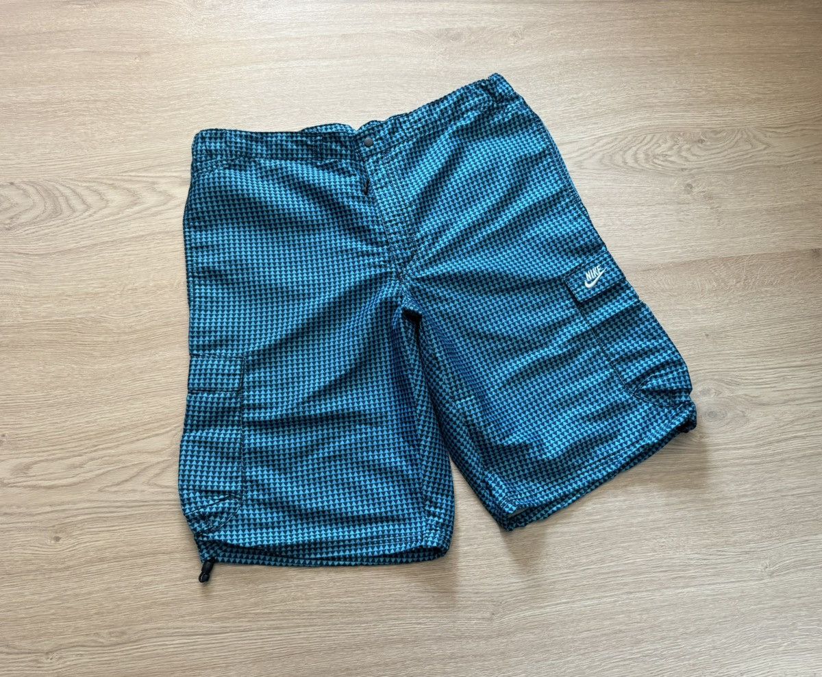 Vintage Vintage 00’s Nike y2k Cargo Shorts Size US 34 / EU 50 - 1 Thumbnail