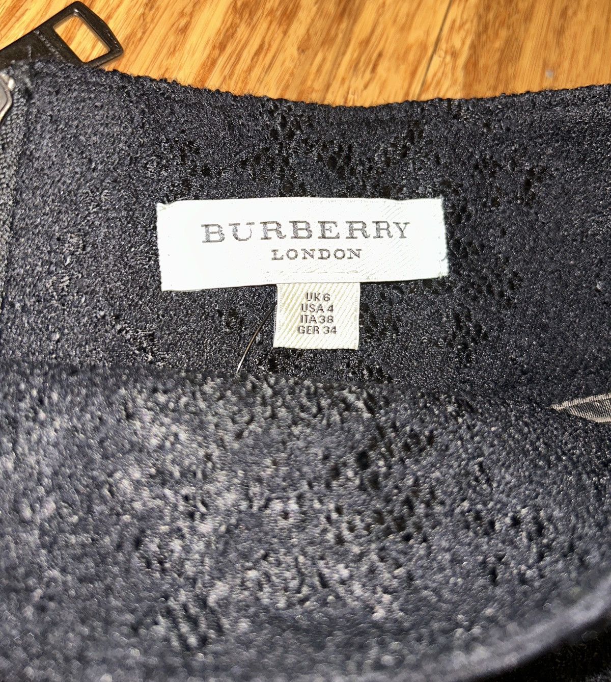 Burberry Burberry Knee Length Black Lace Skirt size US 4 Size 27" / US 4 / IT 40 - 5 Thumbnail