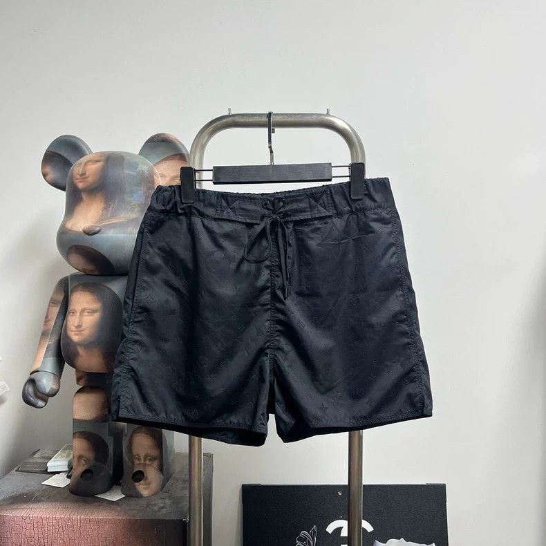 Louis Vuitton Louis Vuitton size m Full print shorts 2504-Nextarrow Size US 30 / EU 46 - 1 Thumbnail