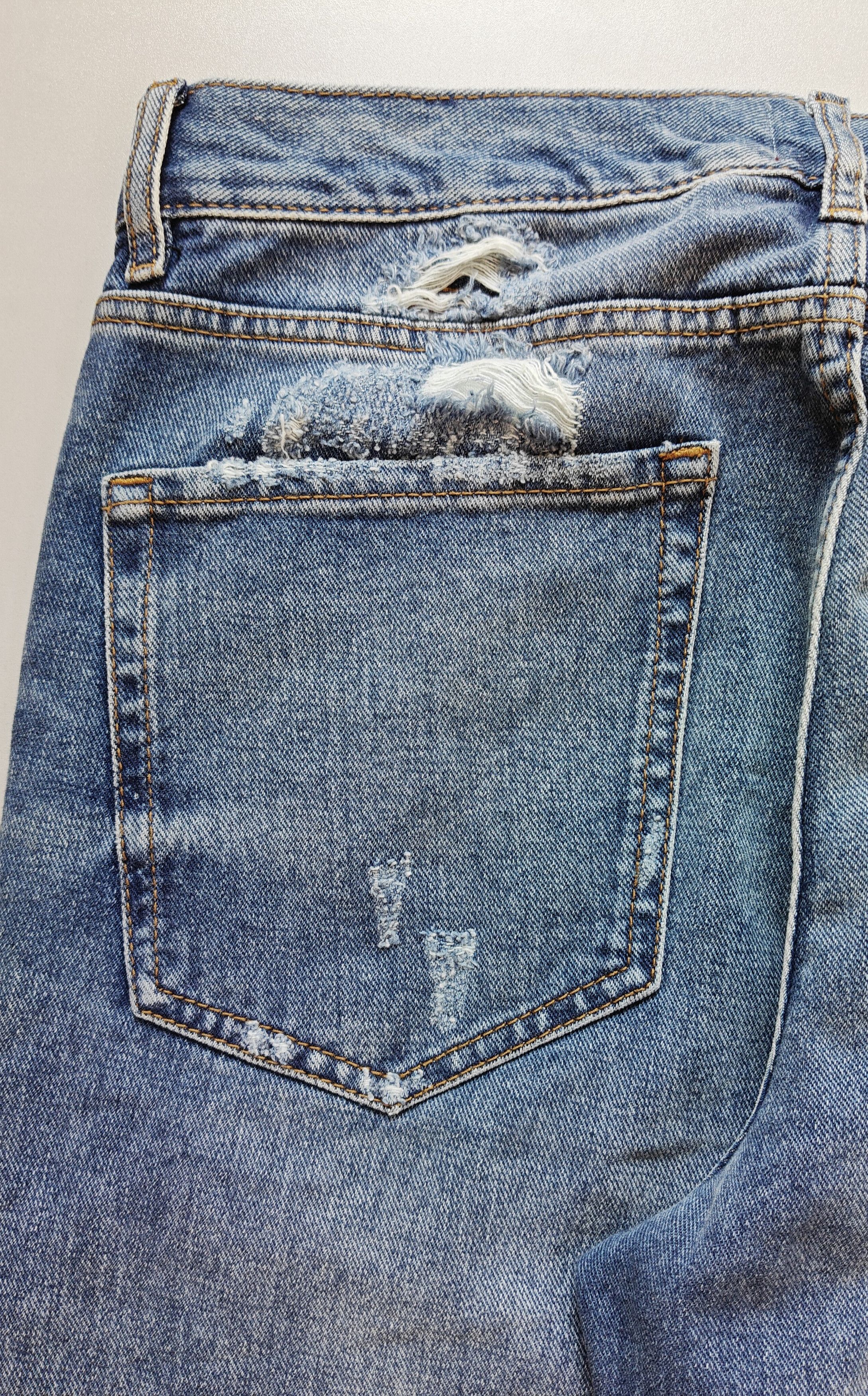 Hugo HUGO Relaxed Tapered Fit men's Jeans Free Shipping T/6077 Size US 30 / EU 46 - 8 Thumbnail