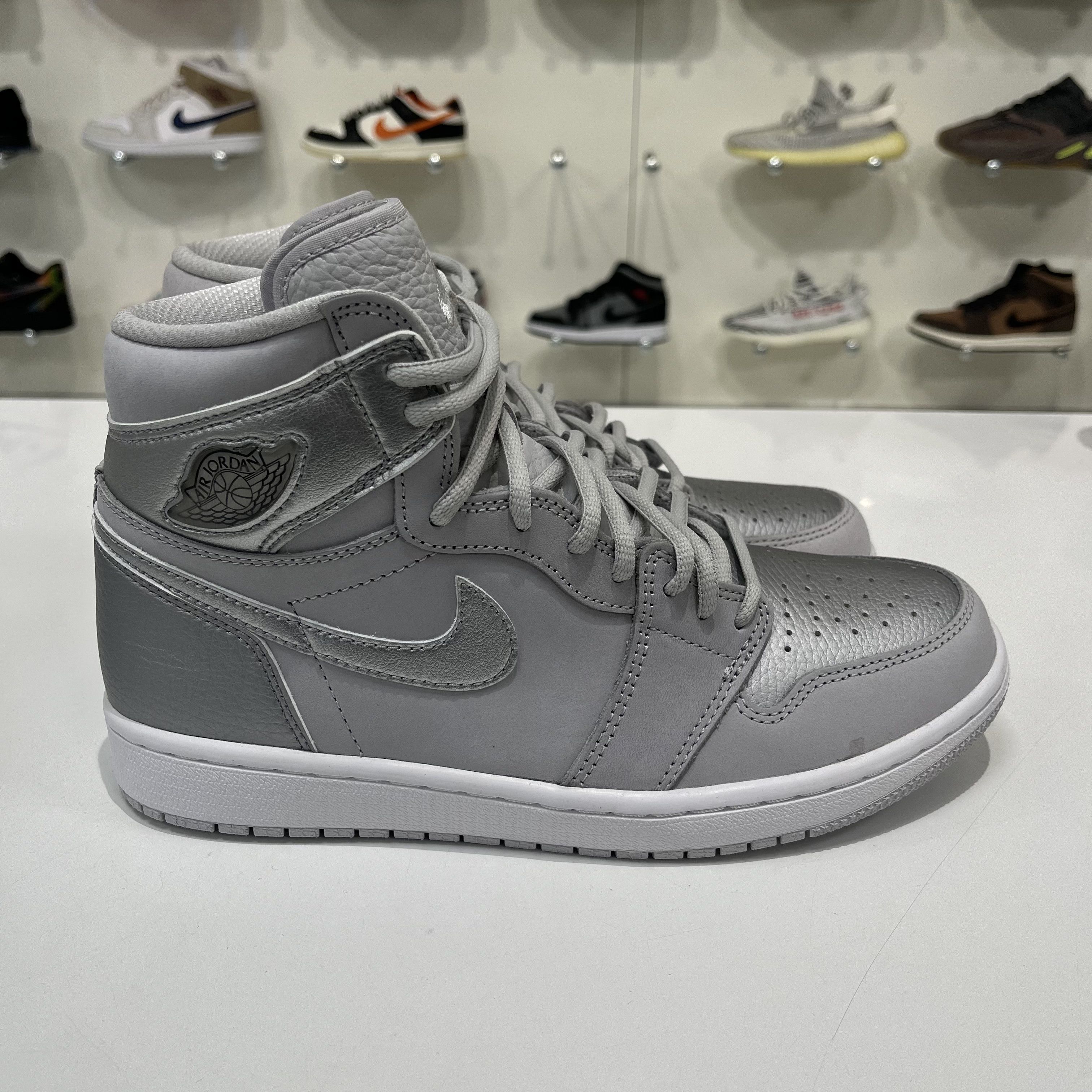 Nike Air Jordan 1 Retro High CO Japan Neutral Grey 2020 Size US 8.5 / EU 41-42 - 4 Thumbnail