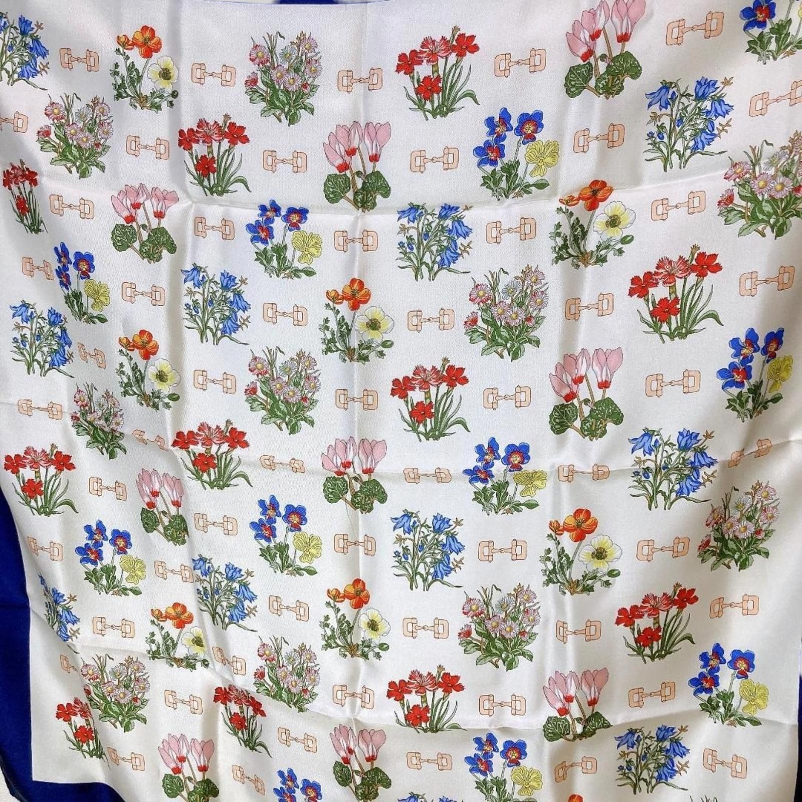 Gucci Gucci - Floral Patterned Silk Scarf with Blue Border Size ONE SIZE - 3 Thumbnail