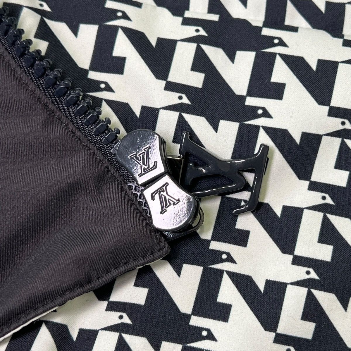 Louis Vuitton LOUIS VUITTON 23SS Padded Jacket & Nylon Track Pants Set-up Size US L / EU 52-54 / 3 - 7 Thumbnail