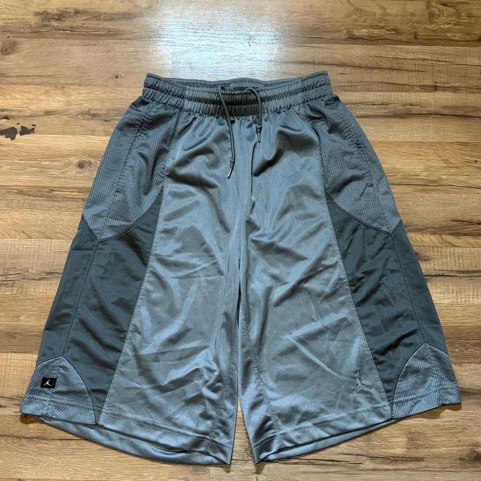 Jordan Brand Y2K Jordan Shorts Size US 29 - 1 Thumbnail
