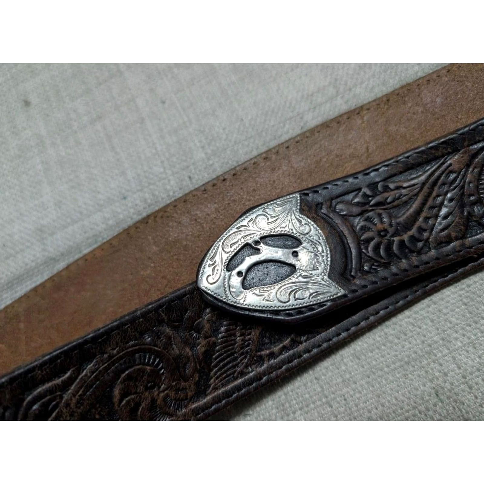 Vintage VINTAGE Justin western belt Tooled 30 Men Buckle Black Tan leather 1-1/2" belt Western Belt Cowboys 30 Mens Size 30 - 7 Thumbnail