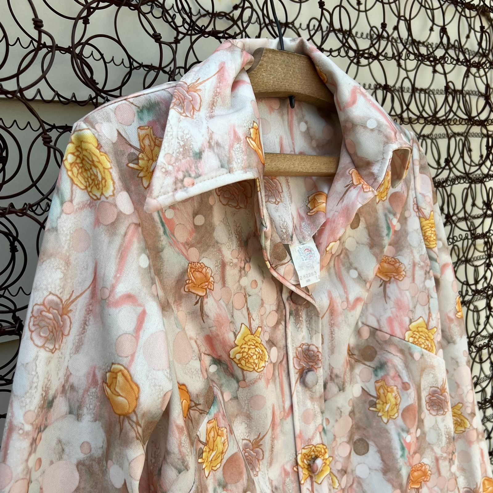Vintage 70s yellow rose dagger point collar button down blouse Size M / US 6-8 / IT 42-44 - 2 Thumbnail