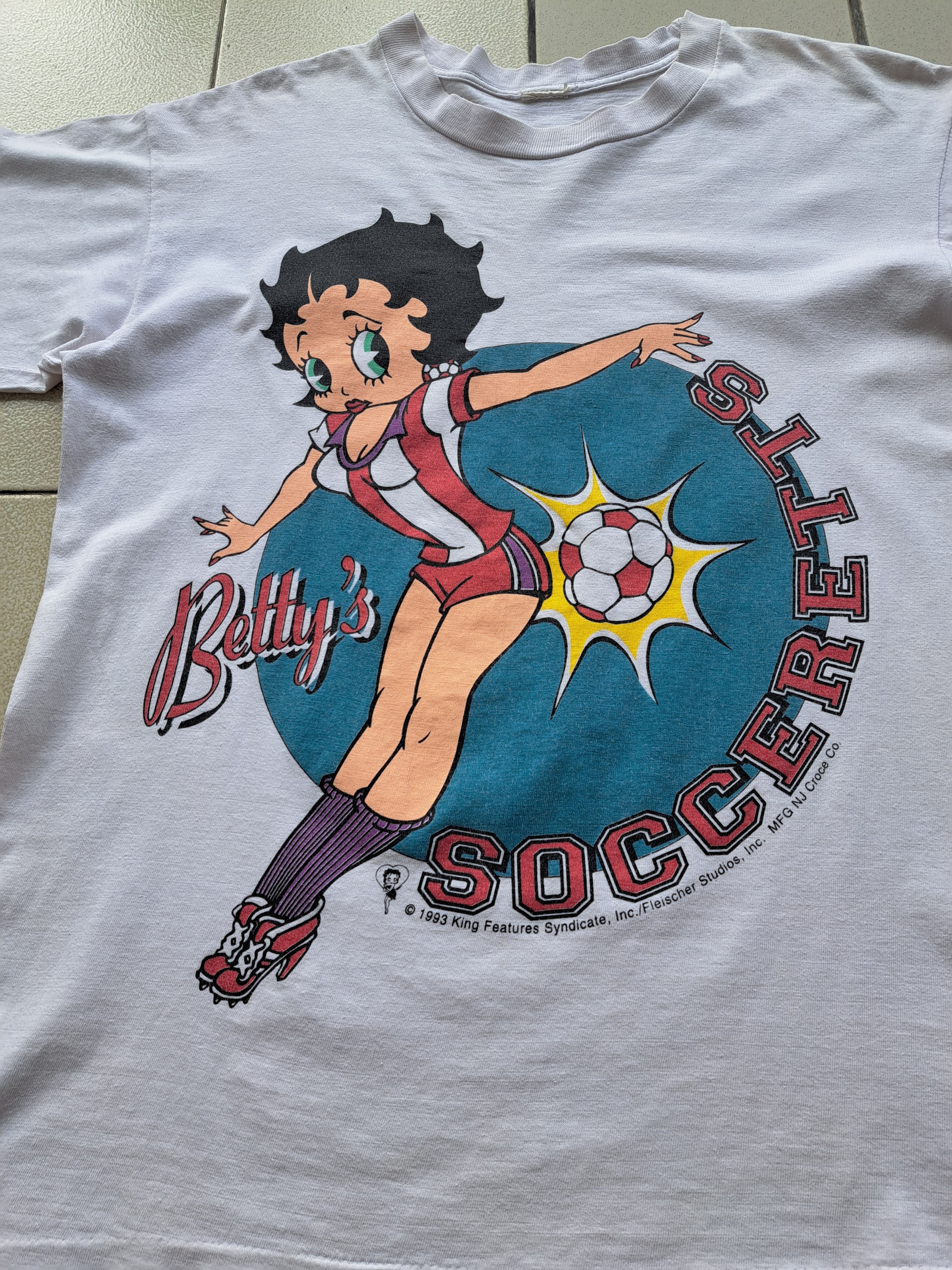 Vintage Vintage 1993 Betty Boop playing Football Soccer T-Shirt Size US M / EU 48-50 / 2 - 2 Thumbnail