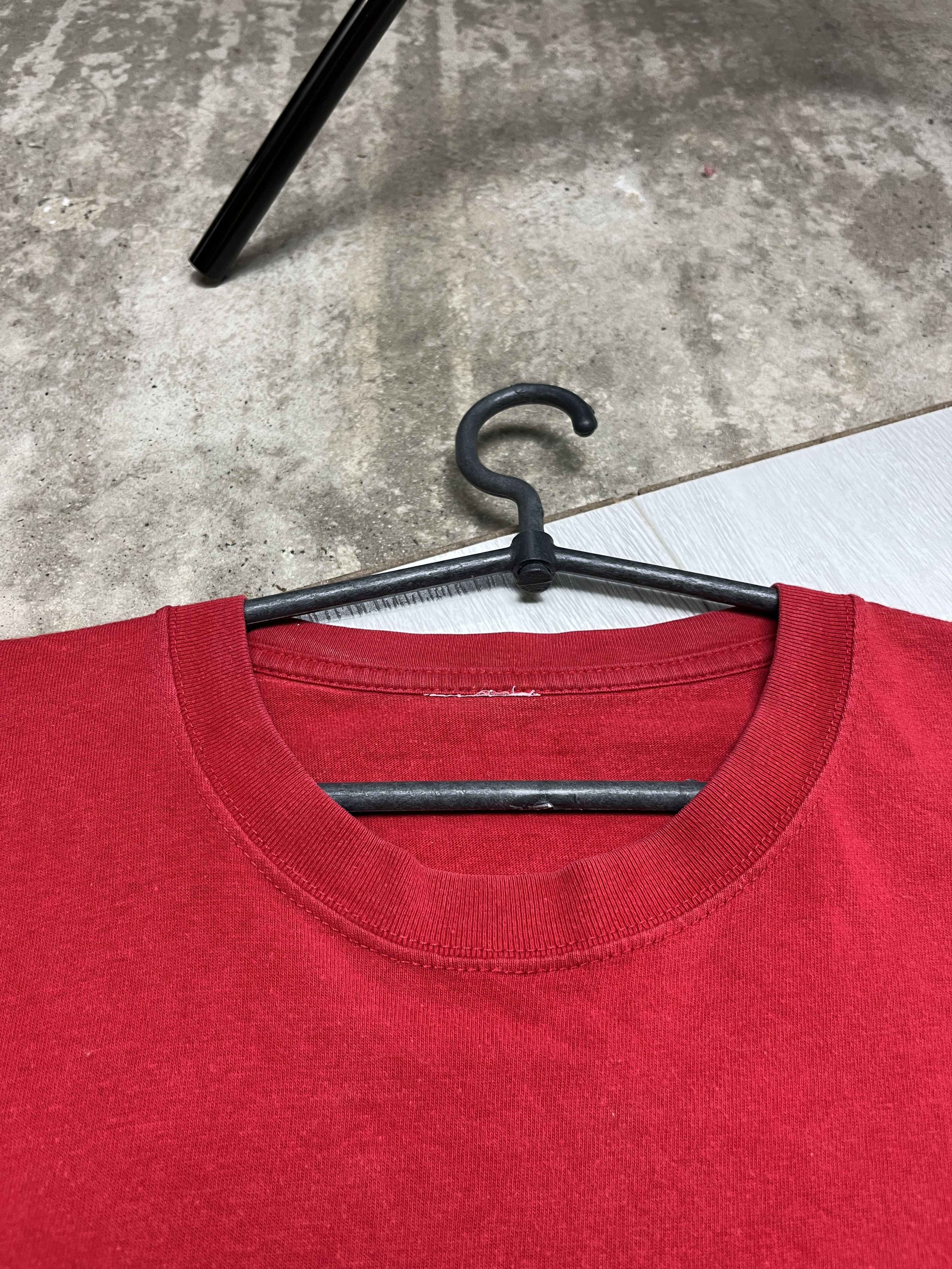 Vintage 2000s JOY DIVISION "UNKNOWN PLEASURES" RED GRAPHIC TEE - 833 Size US XXL / EU 58 / 5 - 4 Thumbnail