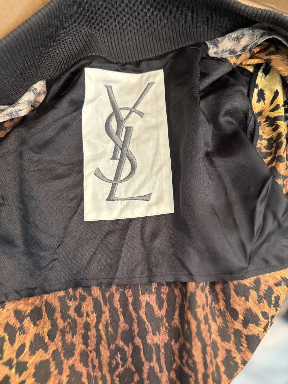 Yves Saint Laurent Yves Saint Laurent cheetah print button up jacket Size US L / EU 52-54 / 3 - 6 Thumbnail