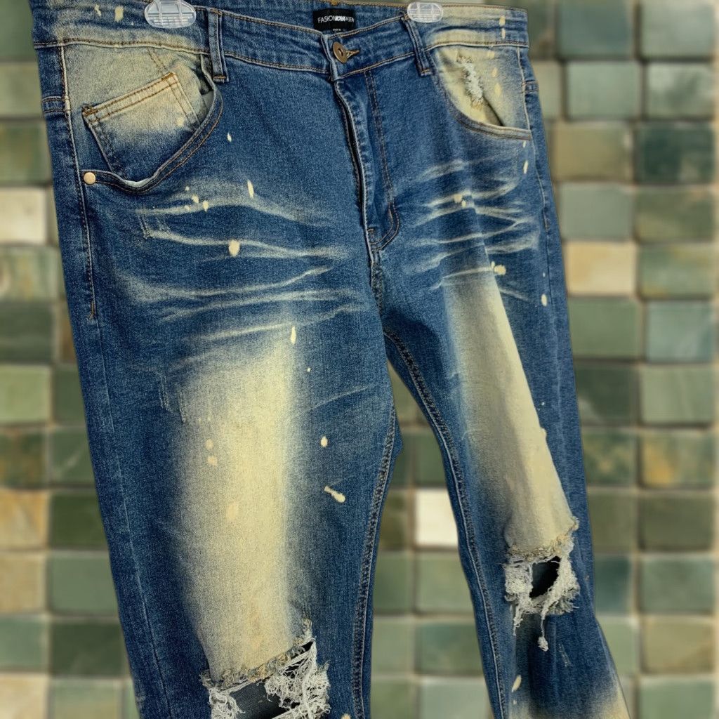Fashion Nova Fashion Nova Men Jeans Size 40 Blue Denim Cotton Blend 98% Cotton 2% Spandex Straight Stretch Regular Inseam 31 Size US 40 / EU 56 - 1 Thumbnail