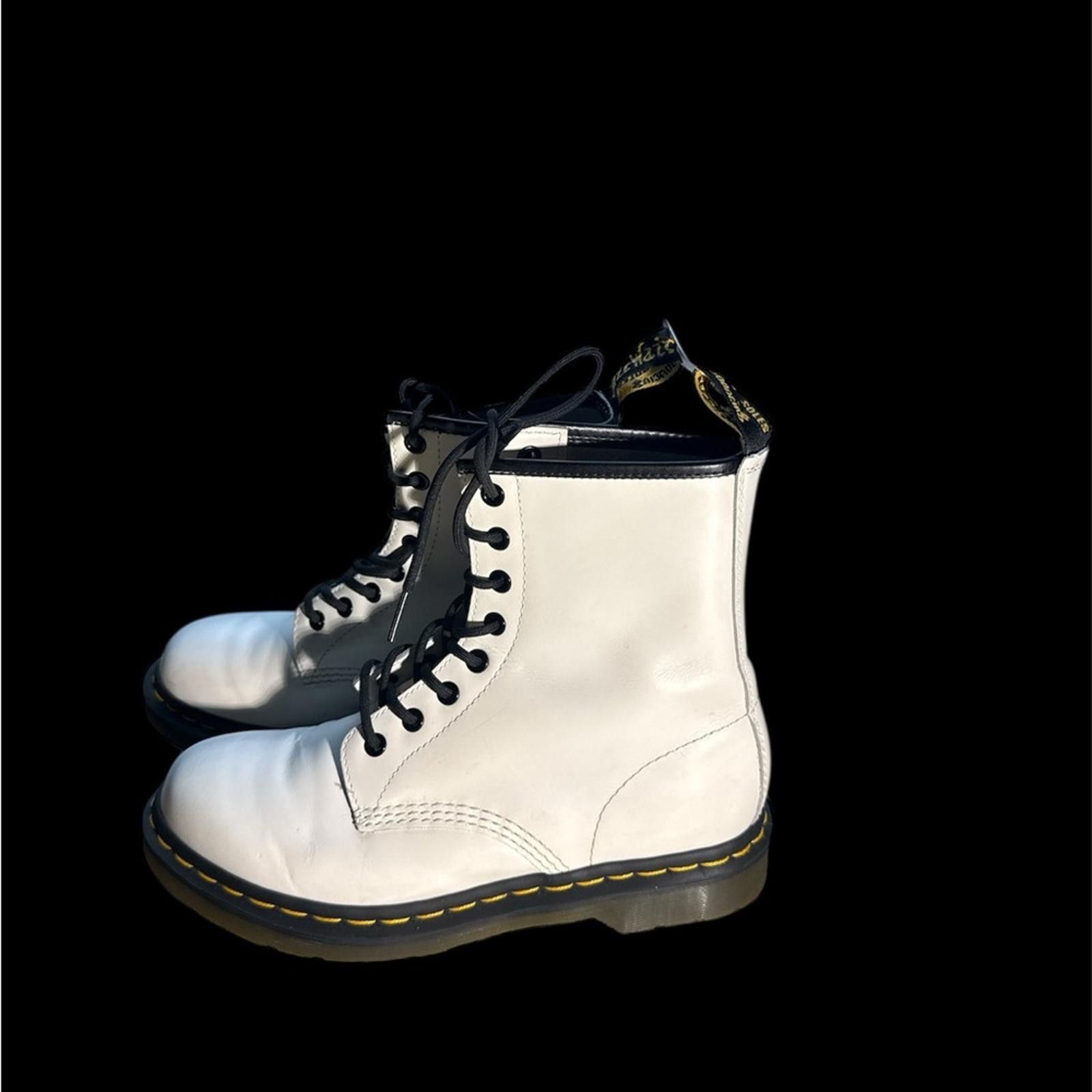 Dr. Martens NWOT doc martens White Boots with Black 11821 jyoo4 size 8 Size US 8 / IT 38 - 8 Thumbnail