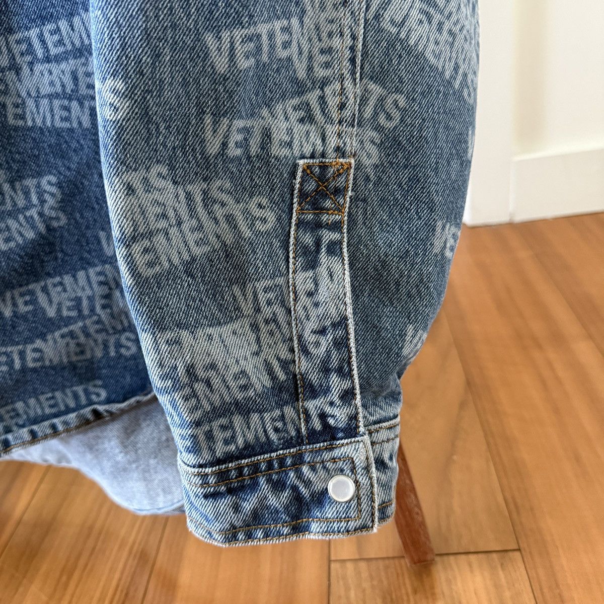 Vetements Vetements Oversized Denim Jacket LOGO Size US XL / EU 56 / 4 - 5 Thumbnail