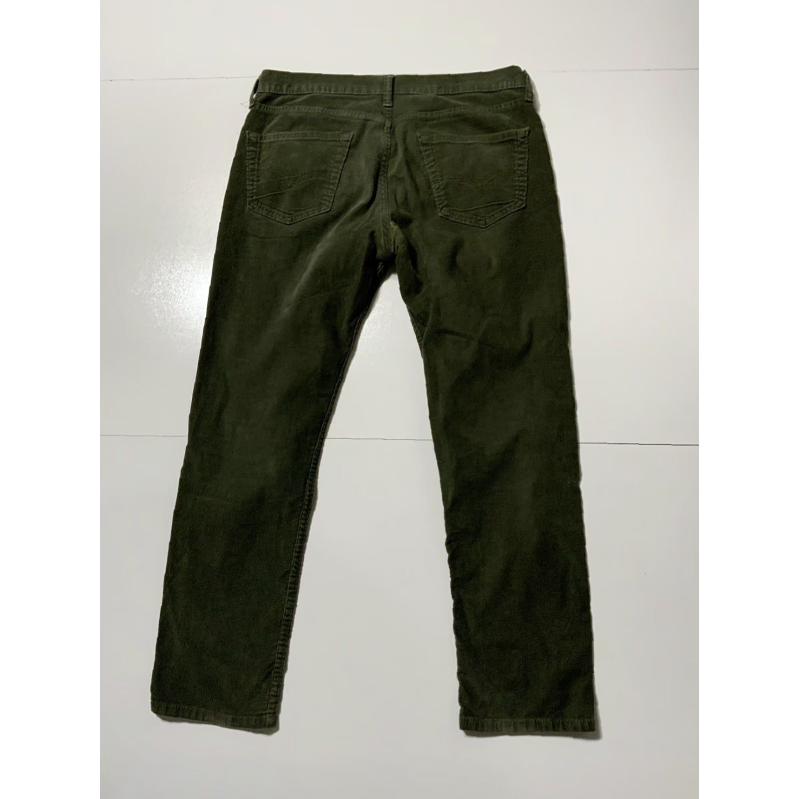 Levi's Levi’s Olive Green Corduroy Pants Corduroy Straight Leg 34 Men Regular 29 Inseam Green Size 34 Jeans Straight Leg Mens Size US 34 / EU 50 - 2 Thumbnail