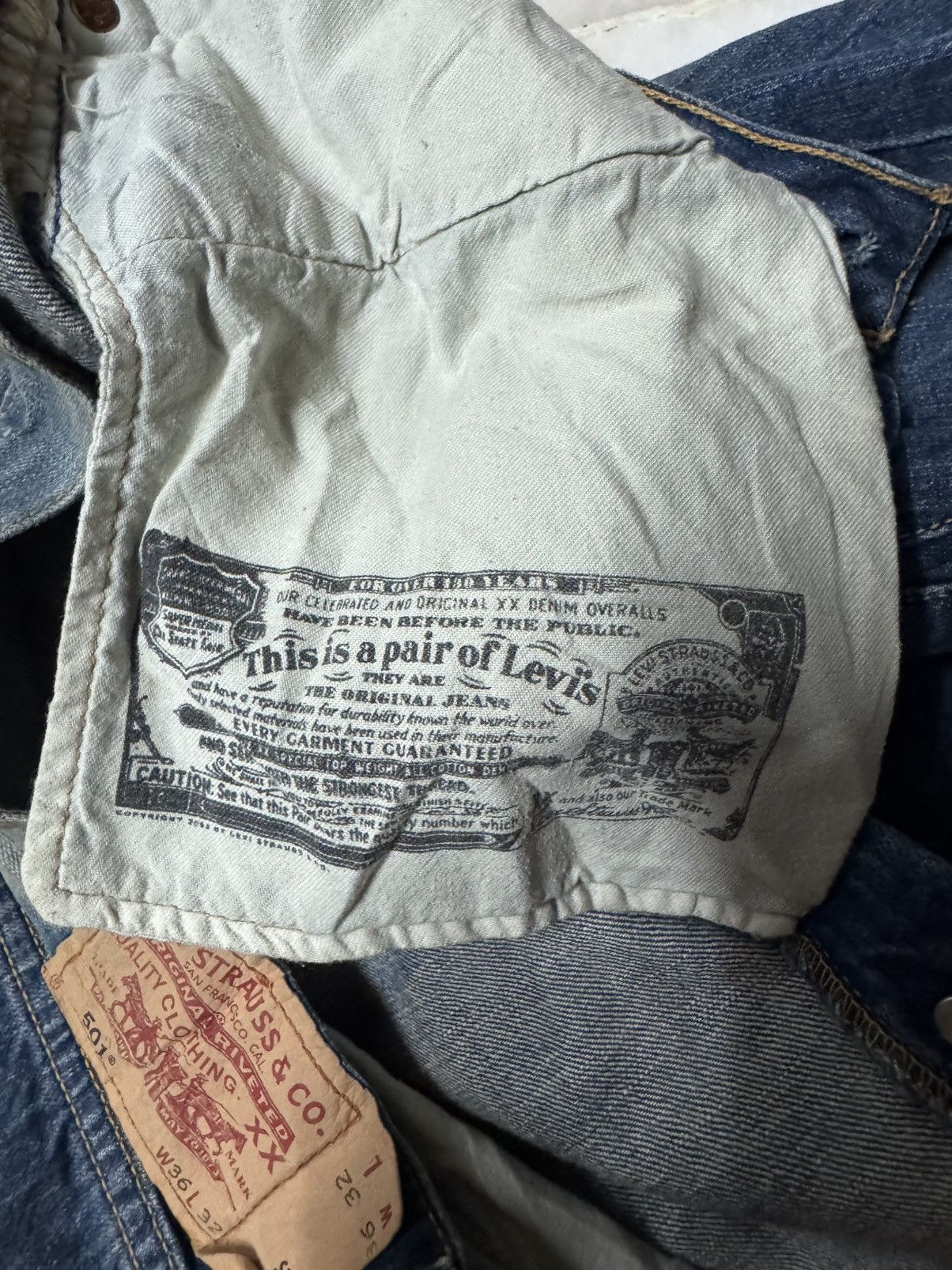 Levi's 💥BUTTON-FLY💥90's LEVI'S 501 GRUNGE HONEYCOMB DISTRESS BAGGY Size US 35 - 11 Thumbnail