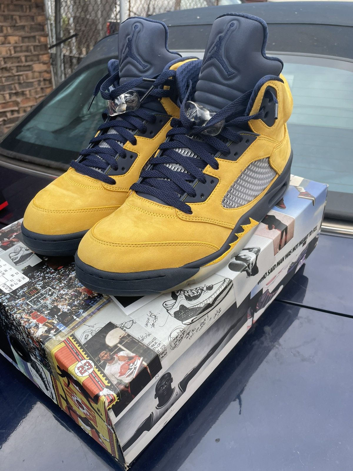 Nike Jordan 5 Retro University of Michigan Amarillo Size US 12 / EU 45 - 1 Thumbnail