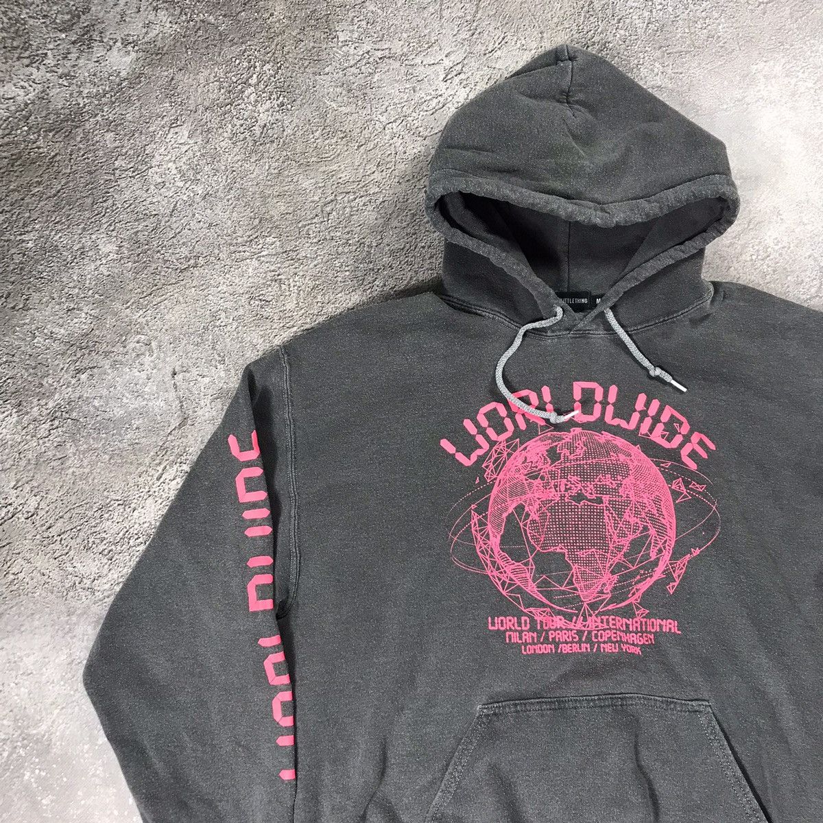 Vintage Vintage Y2K Worldwide Graphic Hoodie Streetwear Pink Faded M Size US M / EU 48-50 / 2 - 3 Thumbnail