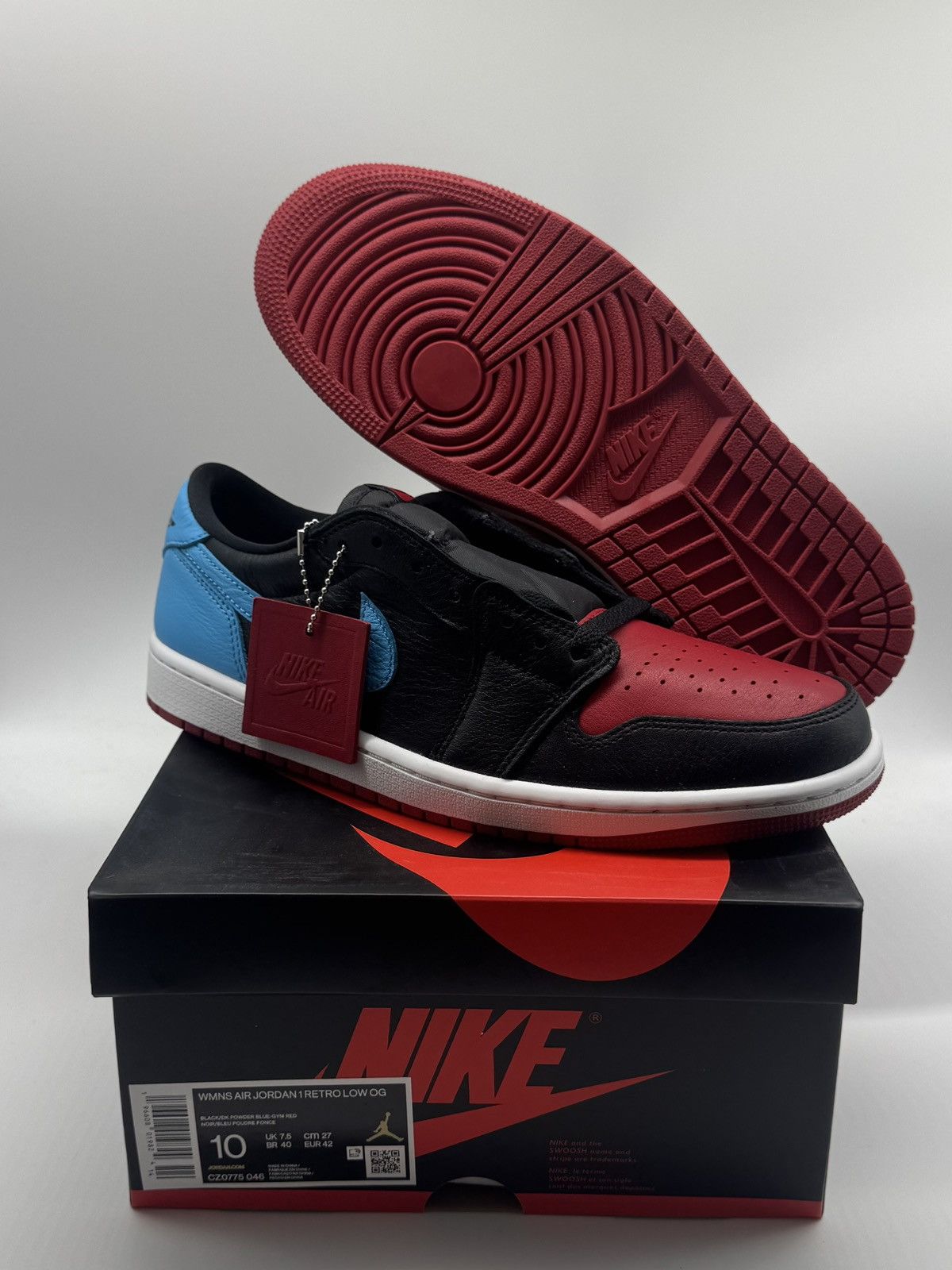 Nike Air Jordan Retro 1 Low "NC TO CHI" Men’s Size 8.5 (10W) Size US 8.5 / EU 41-42 - 1 Thumbnail