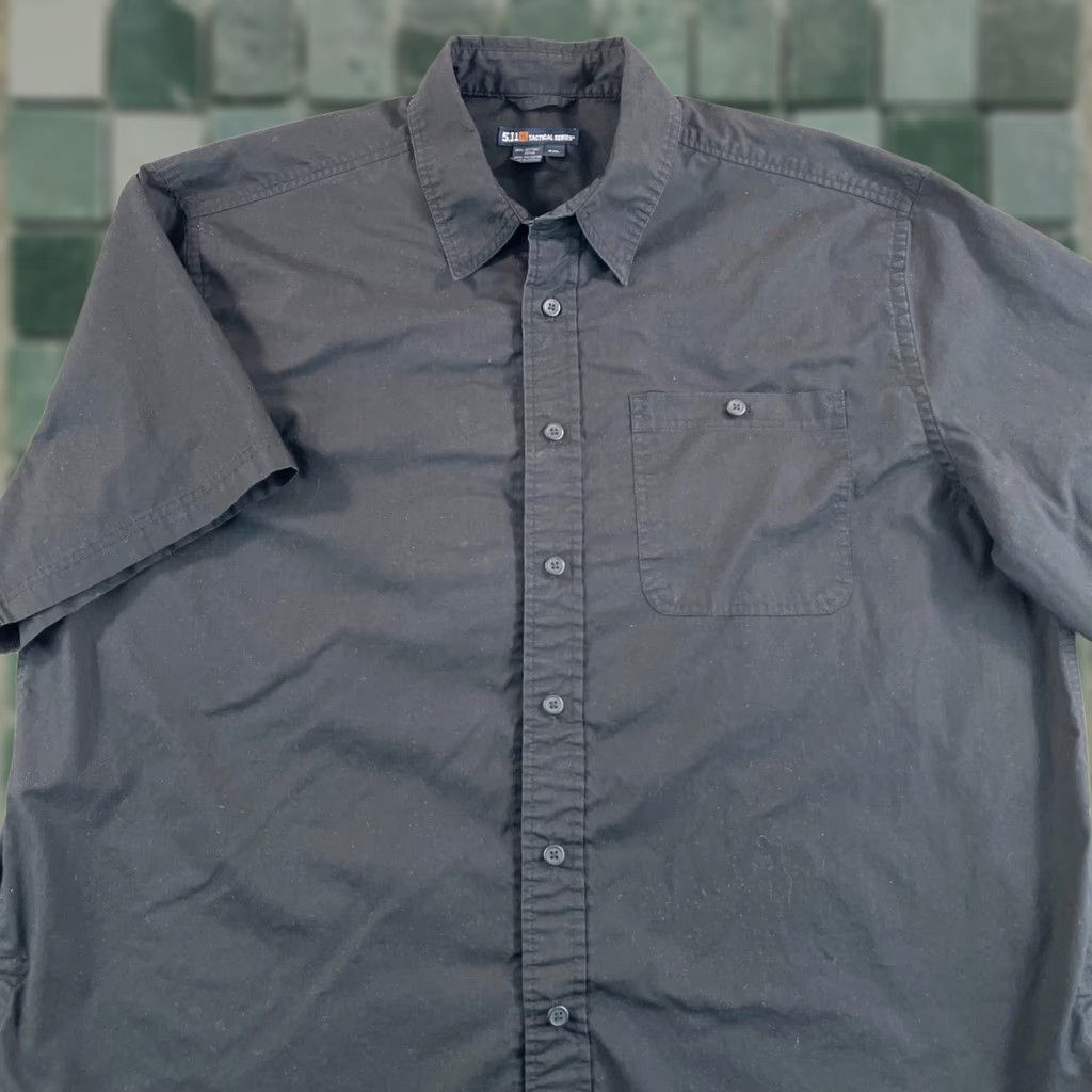 Vintage 5.11 Tactical Series Covert Shirt Men 2XL Black RAPIDraw Snap Front Short Sleeve Shirt Size US XXL / EU 58 / 5 - 1 Thumbnail
