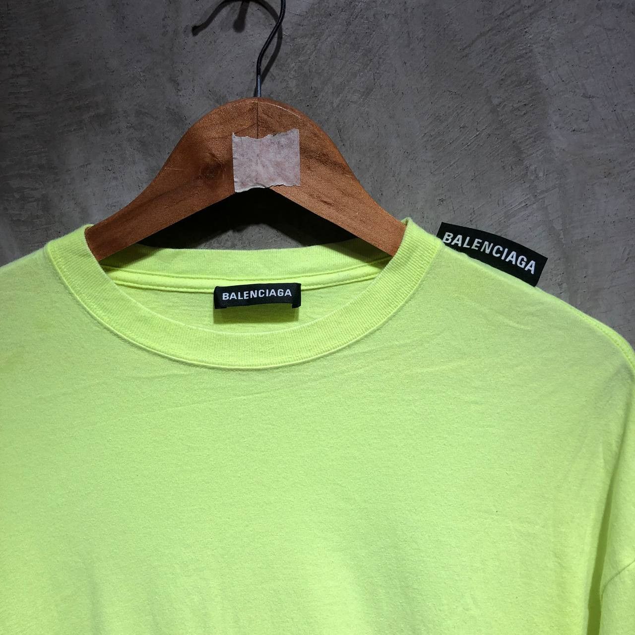 Balenciaga Balenciaga Neon Logo patch detail tee Size US L / EU 52-54 / 3 - 9 Thumbnail