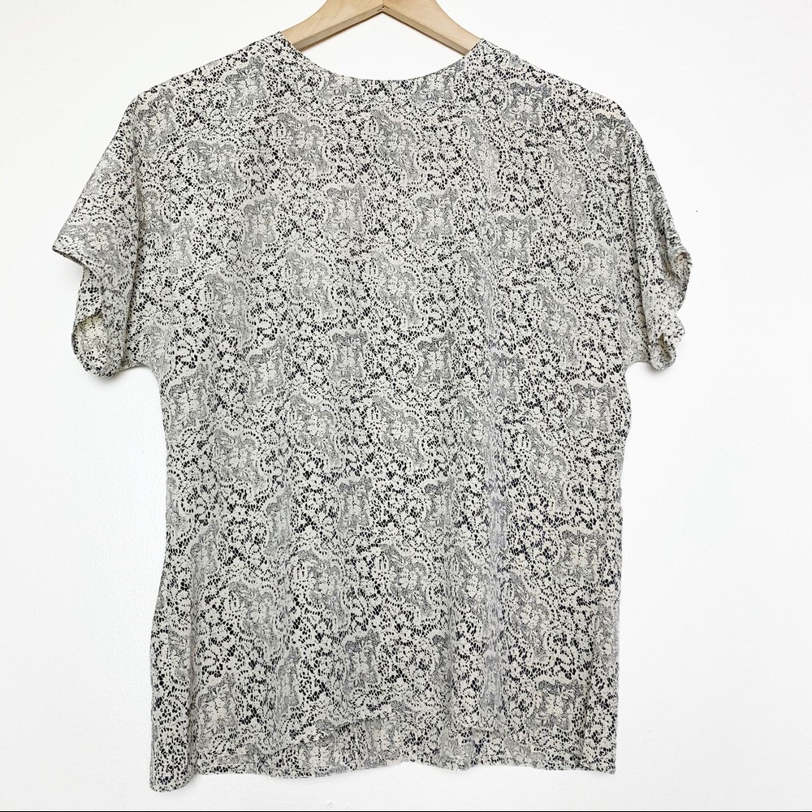 Vintage Vintage Silk Lace Print Button Back Blouse Womens Size Small Size S / US 4 / IT 40 - 1 Thumbnail