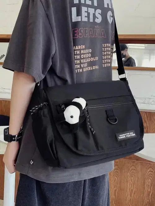 American Edition × Individualized Shirts Cartoon Panda Messenger Bag Size ONE SIZE - 2 Thumbnail