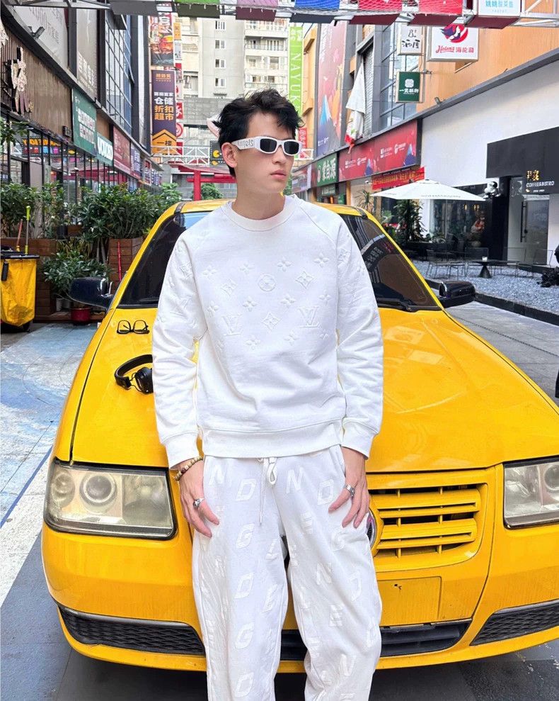 Louis Vuitton Louis Vuitton White full logo sweatshirt Size US XS / EU 42 / 0 - 8 Thumbnail