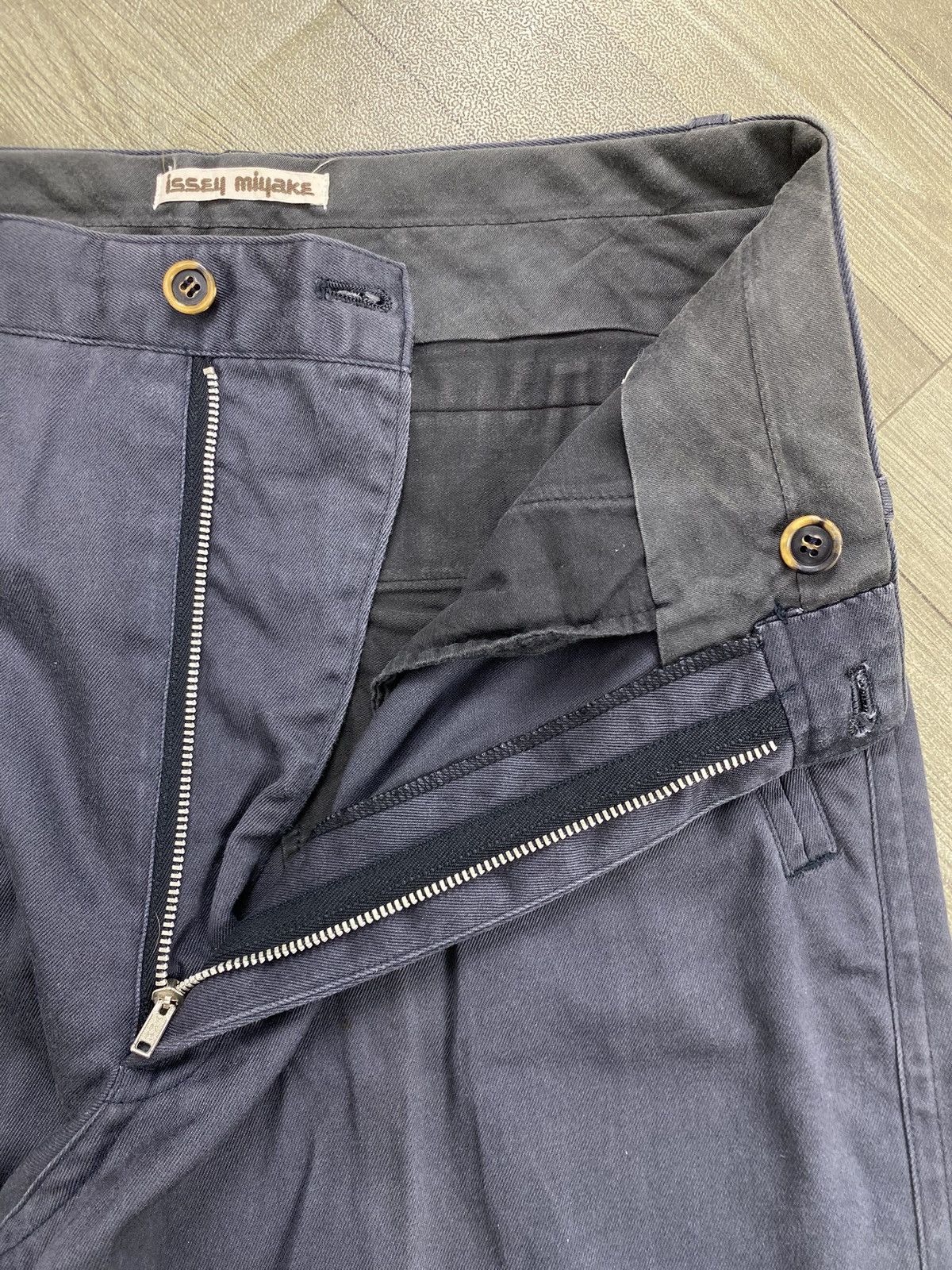 Issey Miyake 1990s Vintage Issey Miyake Men Trousers Pants Size US 31 - 8 Thumbnail