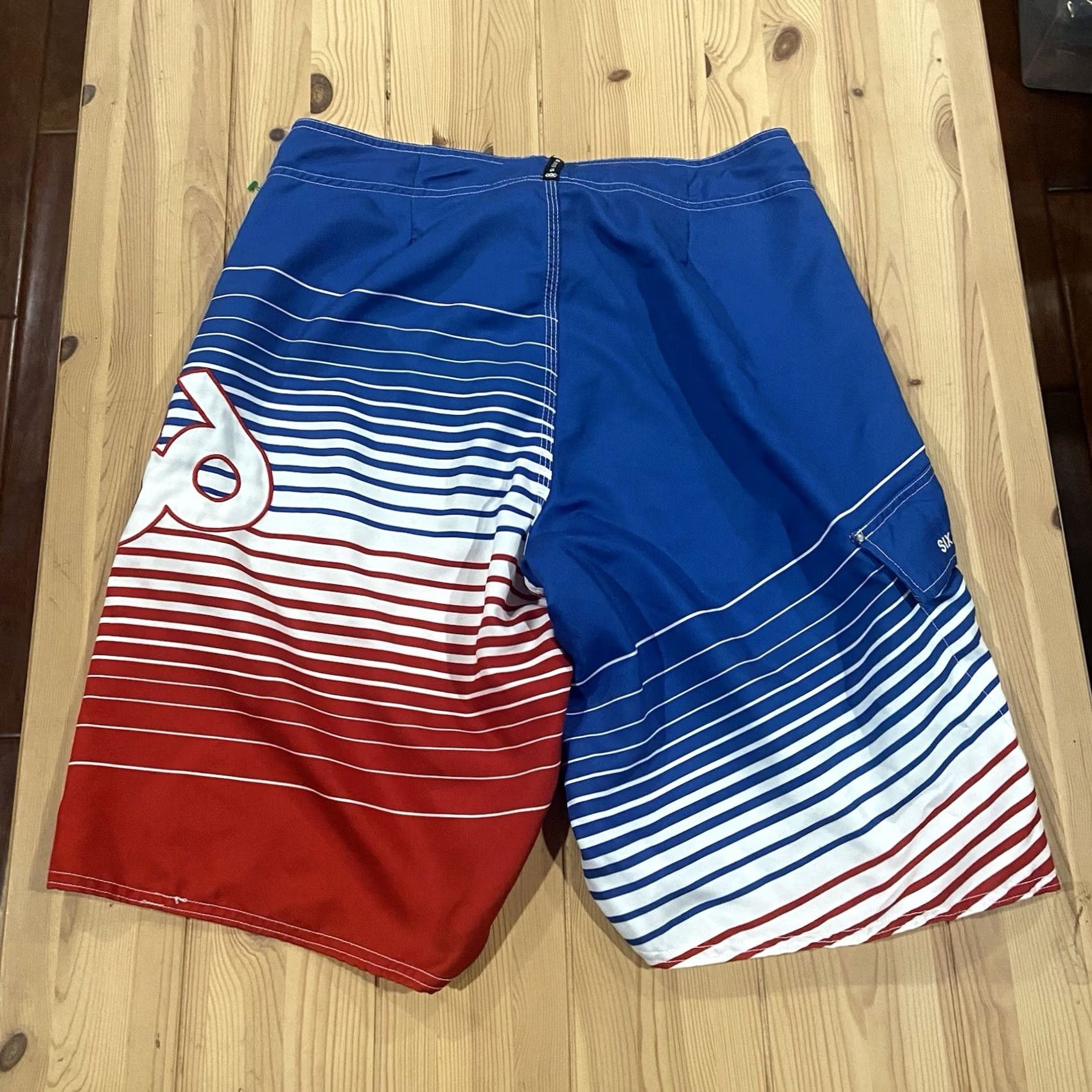 686 686 Mens Board Short Swim Bottom 34 Multicolor American Flag 100% Polyester Above-the-Knee Drawstring Pockets Hook & Loop Fly Regular Mens Size US 34 / EU 50 - 4 Thumbnail