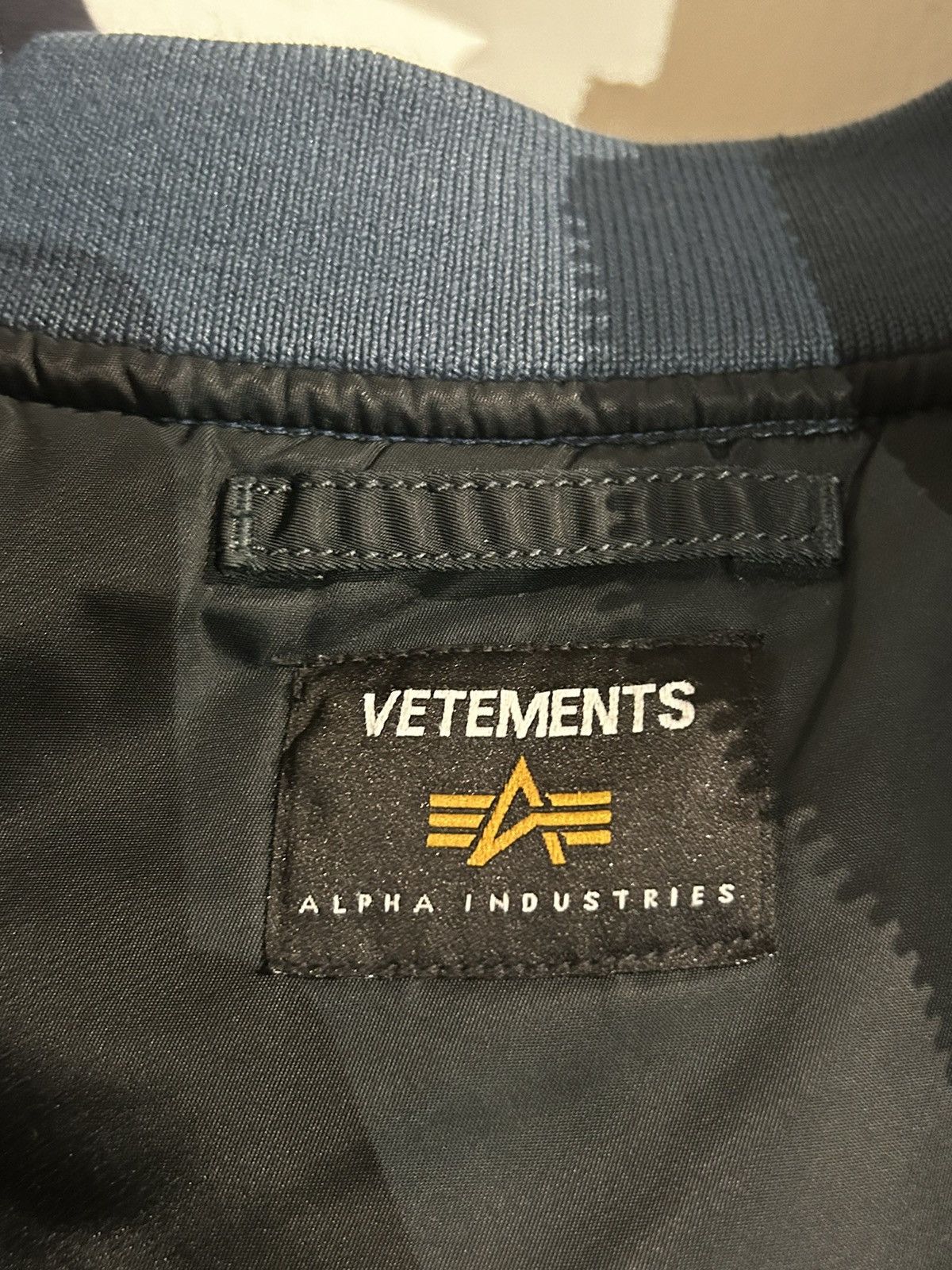 Vetements Vetements Tribal Bomber Size US XS / EU 42 / 0 - 16 Thumbnail