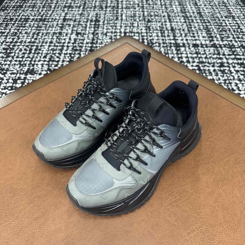 Louis Vuitton Comfortable Low-Top Casual Sneakers 0079