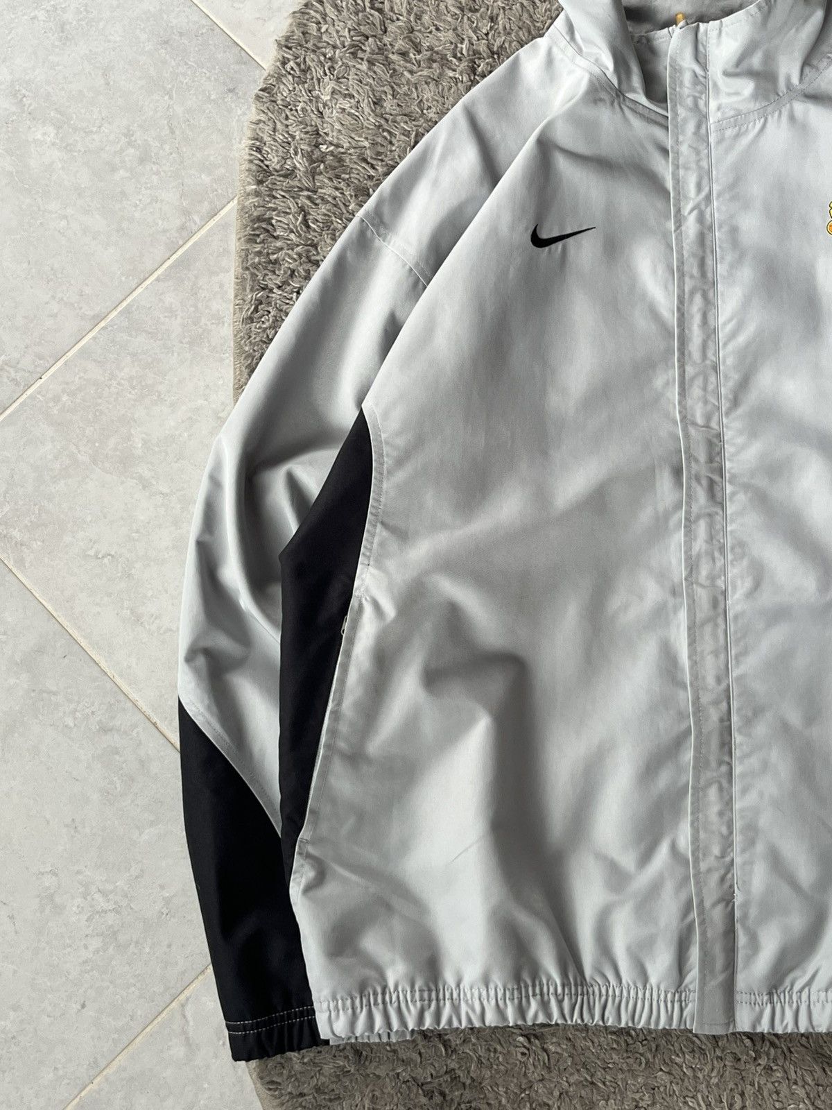 Nike Vintage Nike Light Jacket Soccer football Manchester United Size US L / EU 52-54 / 3 - 4 Thumbnail