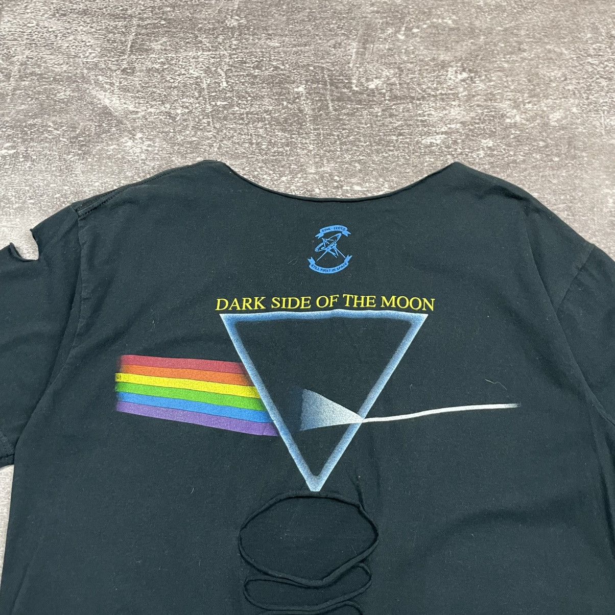 Band Tees Pink Floyd 2002 Dark Side of the Moon Distressed T Shirt Size US L / EU 52-54 / 3 - 10 Thumbnail