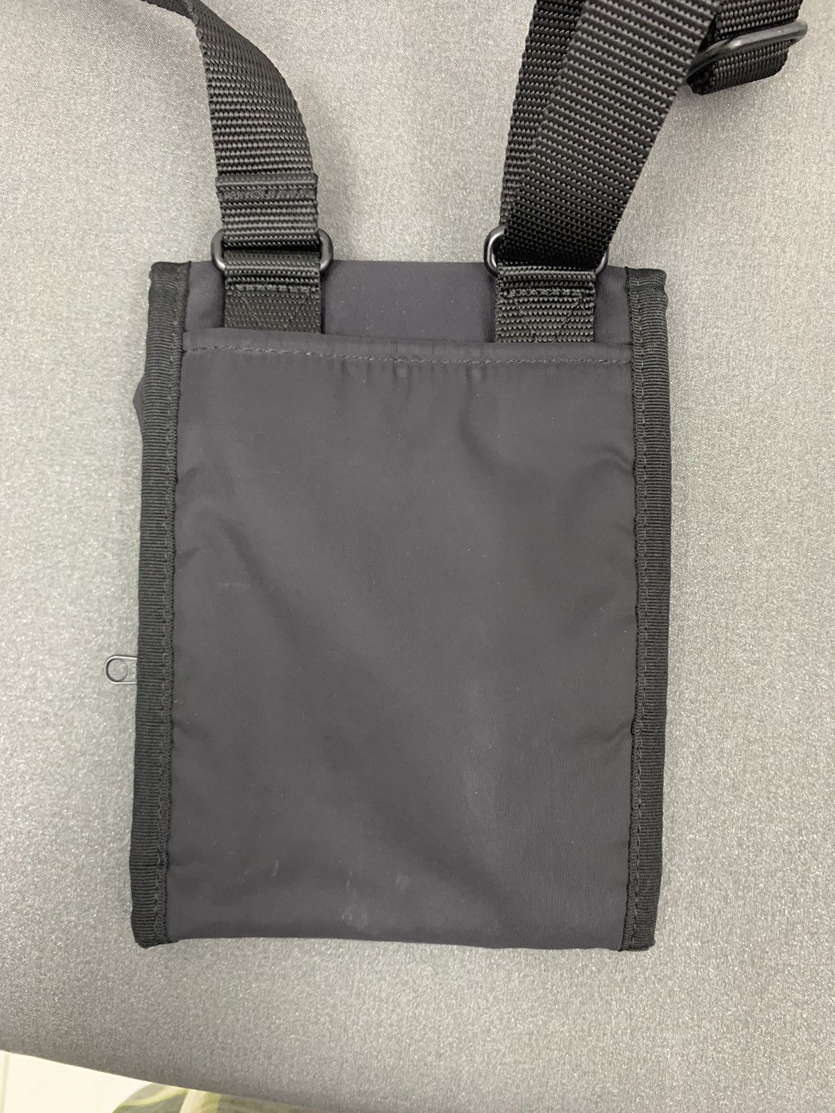 Japanese Brand Uniqlo Lemaire Nylon Sling Bag Neck Pouch sacoche Size ONE SIZE - 2 Thumbnail