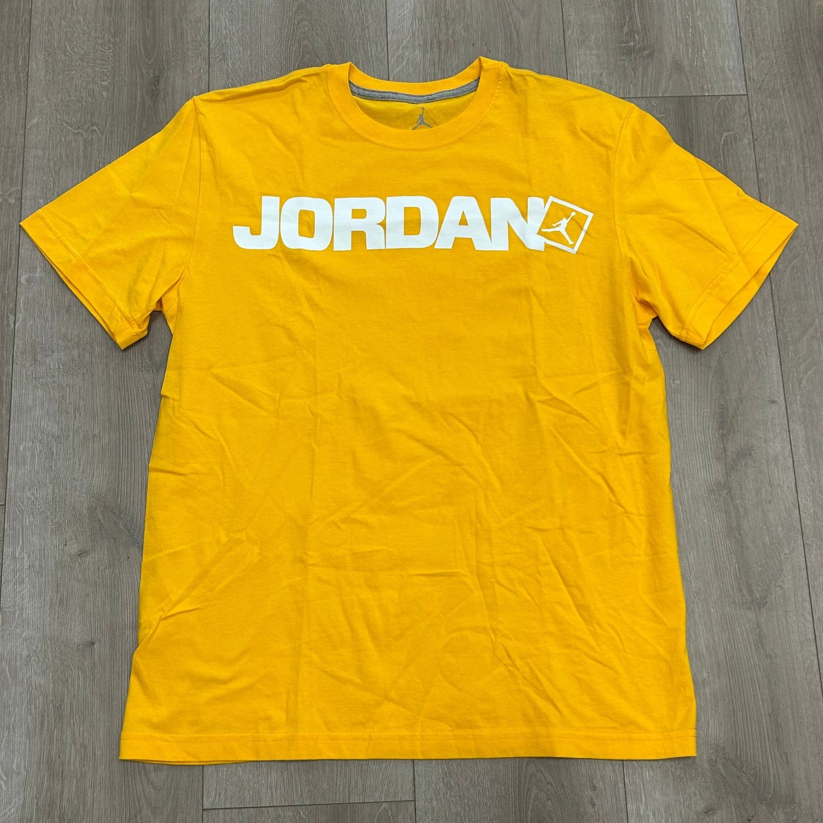 Jordan Brand Nike Jordan Block Letters Yellow White Tee T Shirt Size US L / EU 52-54 / 3 - 1 Thumbnail