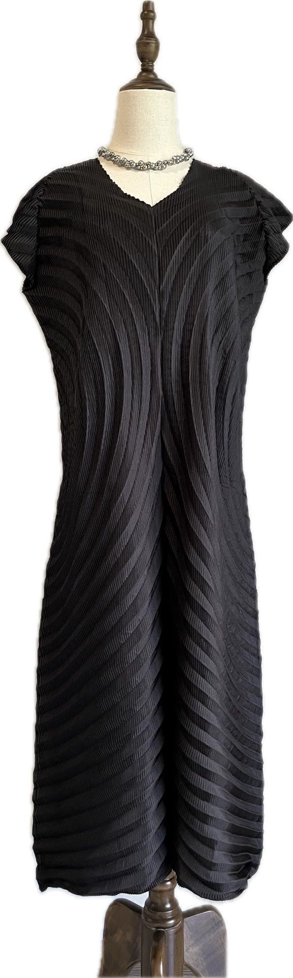 Issey Miyake Issey Miyake size:2 Black main line water ripple annual ri Size S / US 4 / IT 40 - 3 Thumbnail