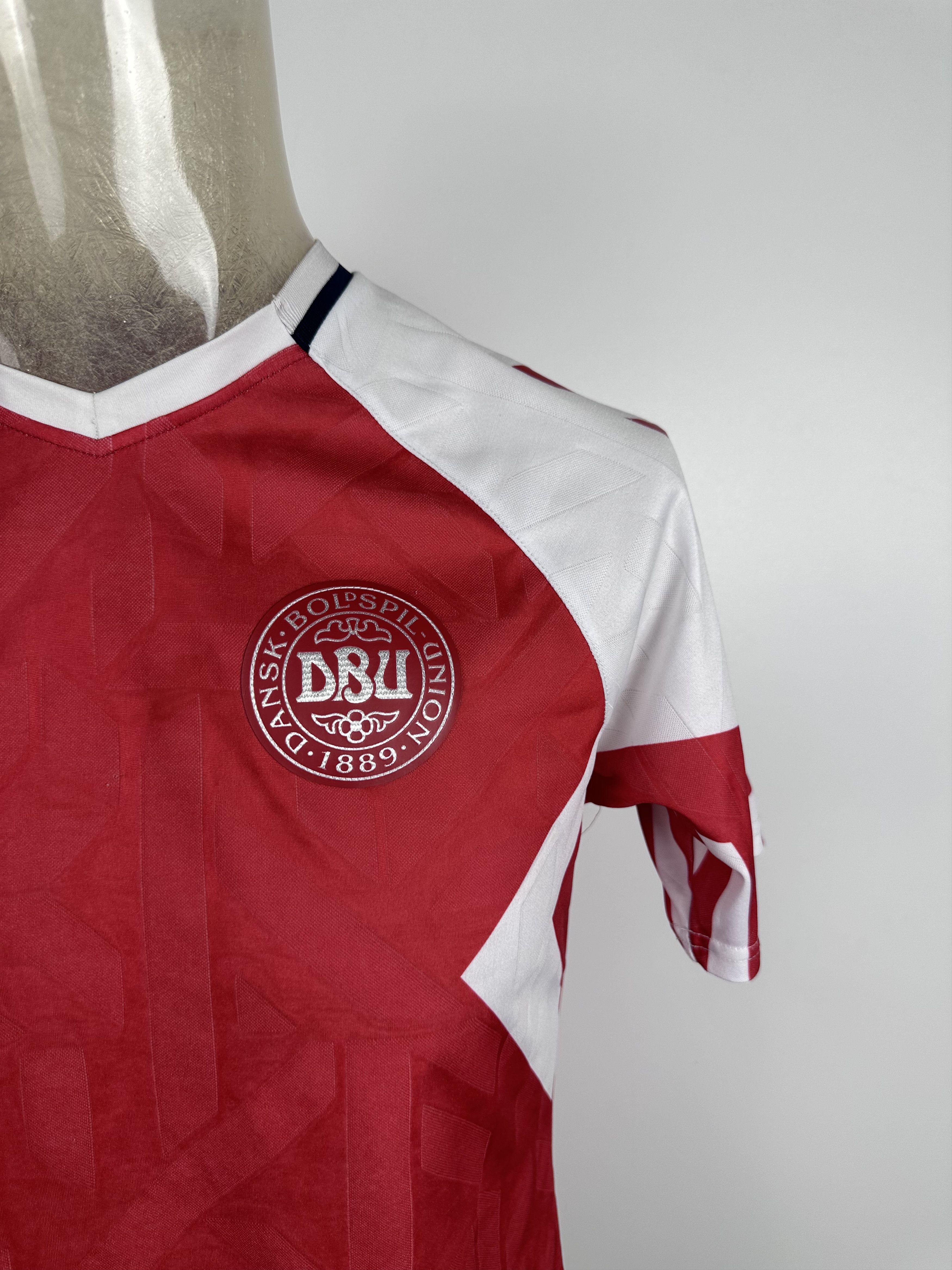 Hummel DENMARK 2023 24 HOME FOOTBALL SHIRT SOCCER JERSEY HUMMEL RED Size US S / EU 44-46 / 1 - 2 Thumbnail