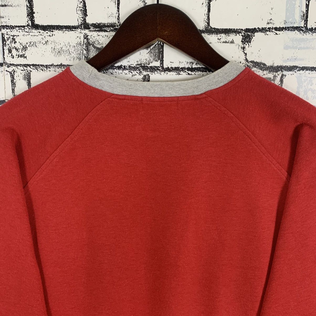 Designer × Uniqlo × Vintage Vintage Uniqlo Embroidery Logo Sweatshirt Crewneck Size XL / US 12-14 / IT 48-50 - 8 Thumbnail