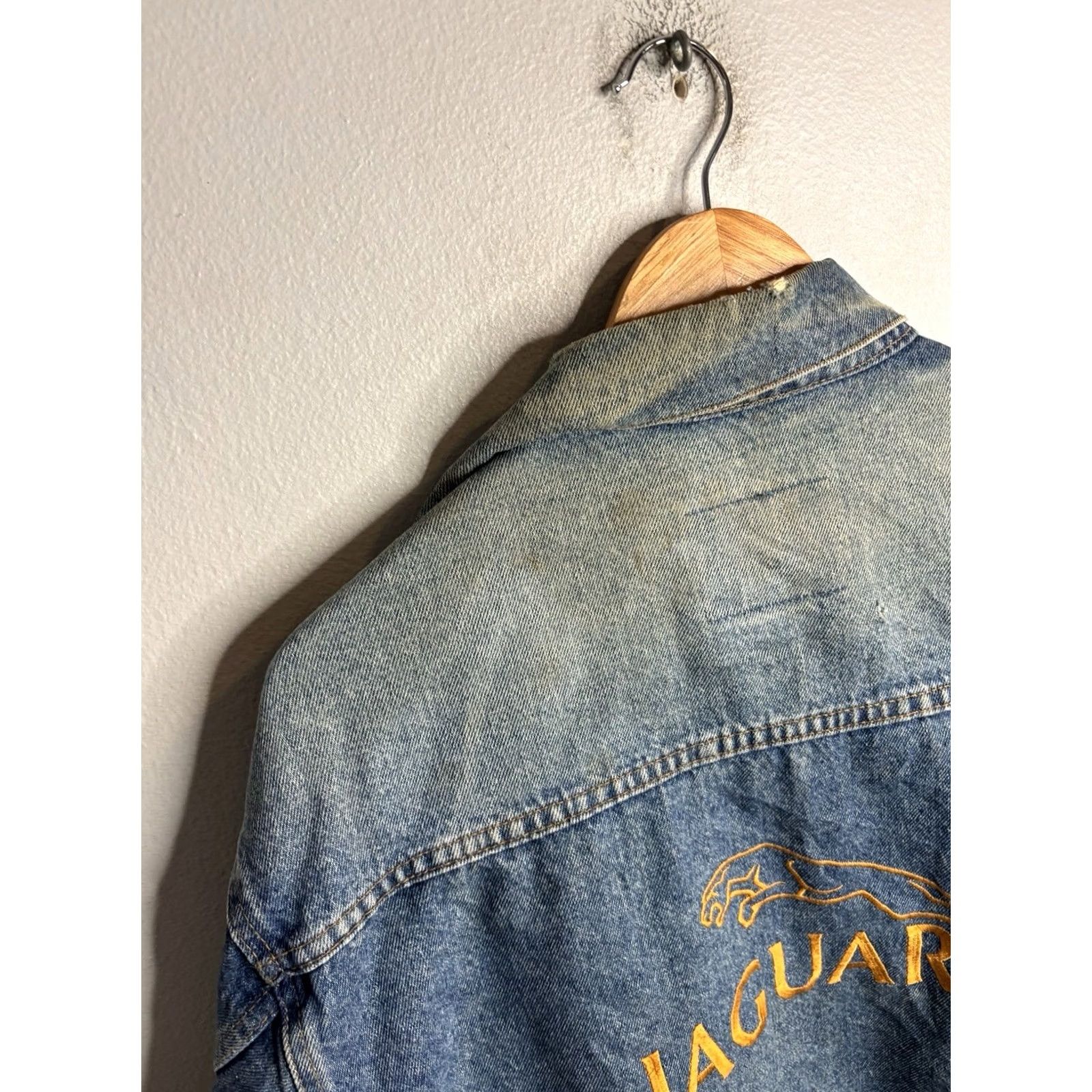 Denime VTG Jaguar Master Denim Jacket Mens L Blue Embroidered Logo Distressed Collared Pockets Short Length 90s City Classic College Countries Dad Jacket Size US L / EU 52-54 / 3 - 3 Thumbnail