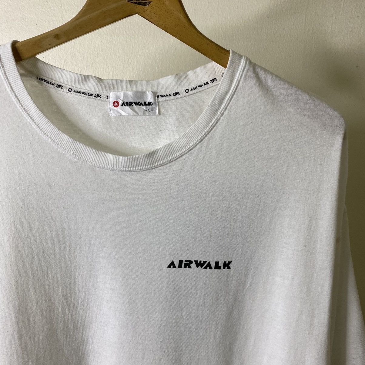 Airwalk Vintage Y2K Airwalk Skateboard Skater Streetwear Tee Size US L / EU 52-54 / 3 - 7 Thumbnail