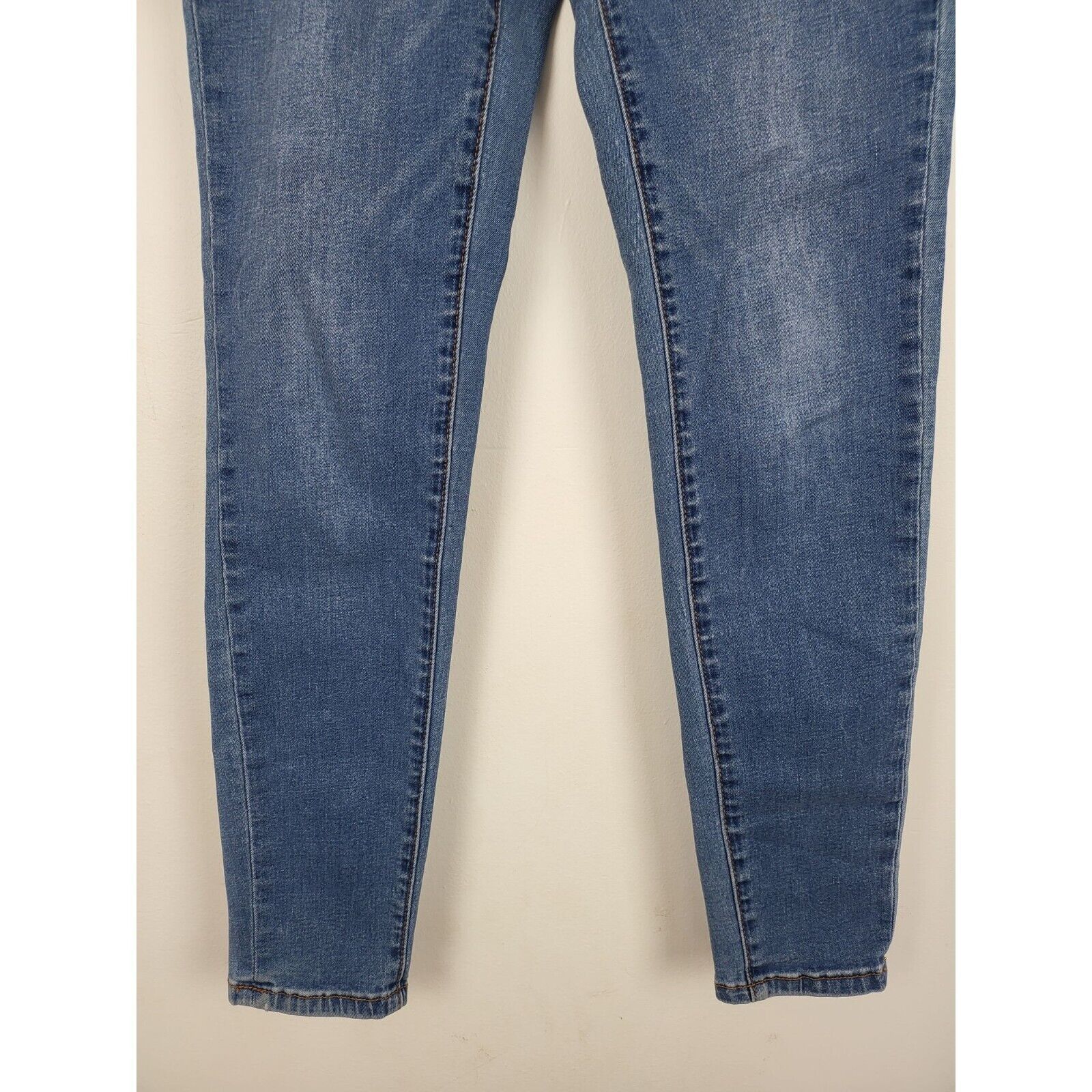Elie Tahari Tahari Chloe Fit Solution Skinny Leg Jeans 4/27 Womens Size 27" / US 4 / IT 40 - 3 Thumbnail