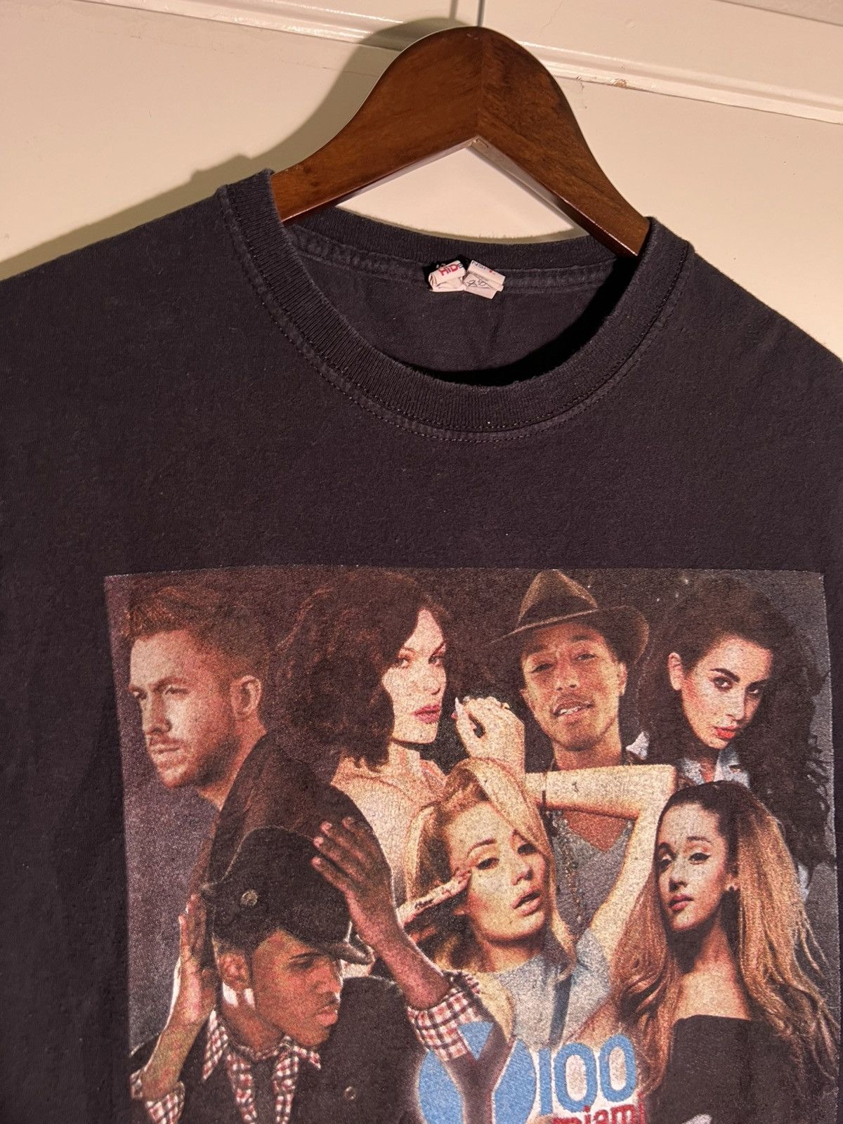 Vintage 2014 Jingle Ball 100 Miami Pop Music Rock Hip Hop Tour Shirt Size US S / EU 44-46 / 1 - 5 Thumbnail