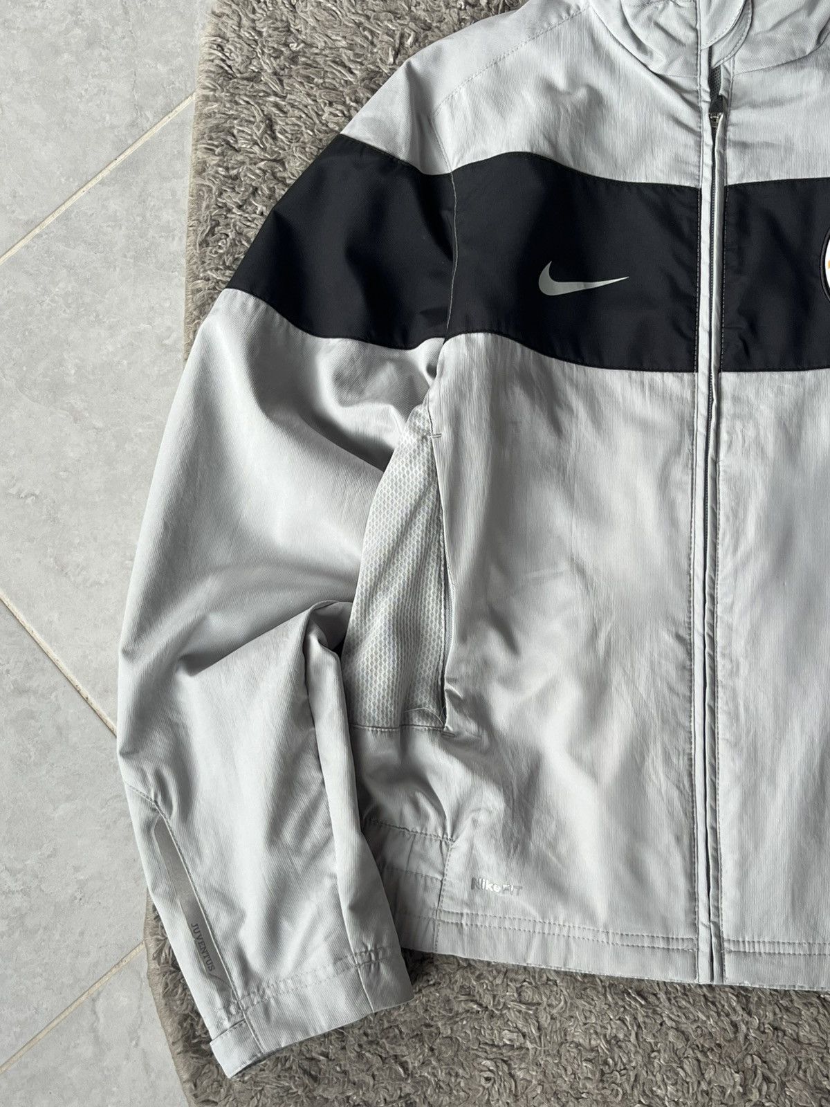 Nike Vintage Nike Light Jacket Soccer football team Juventus Size US S / EU 44-46 / 1 - 4 Thumbnail