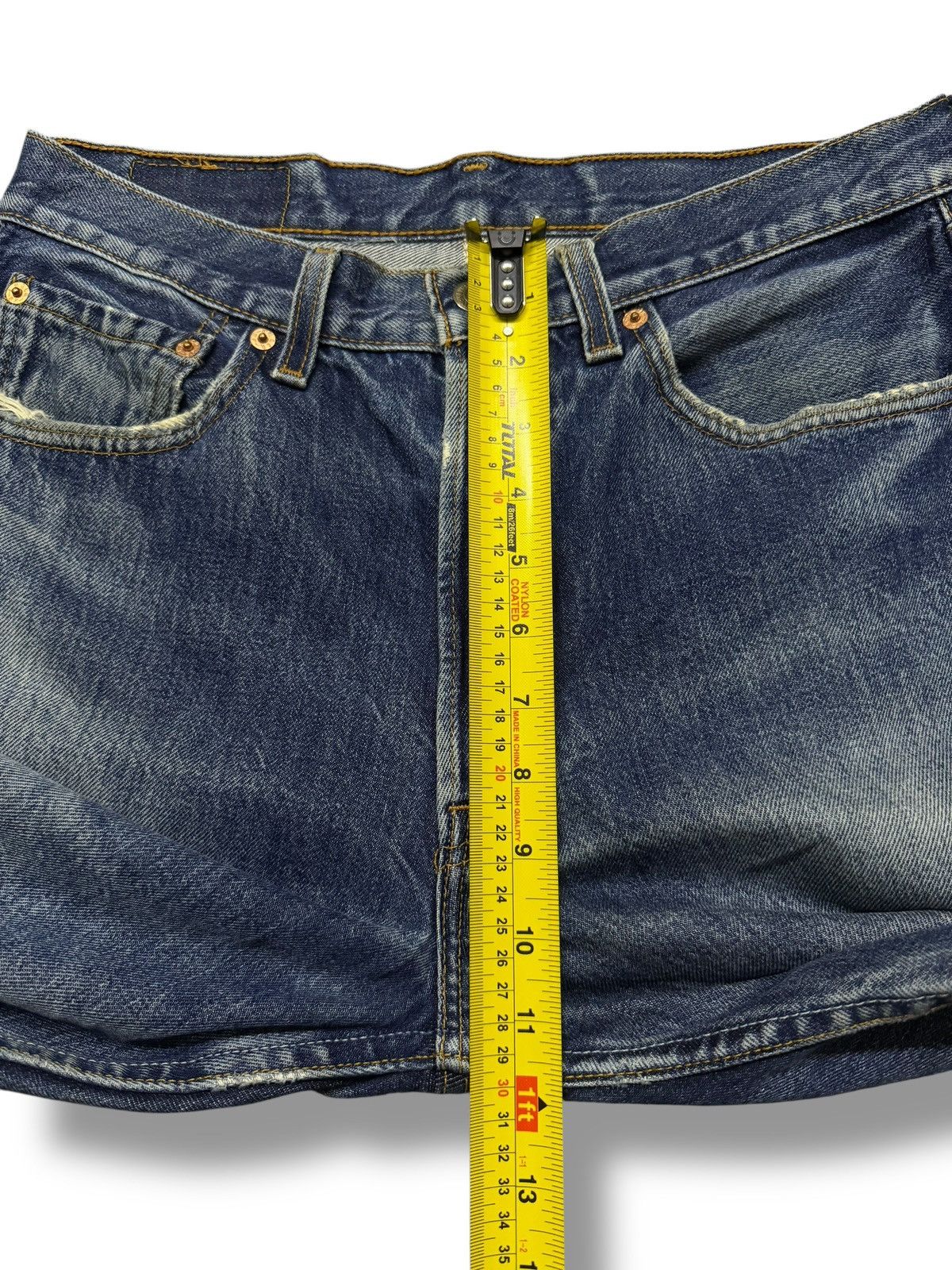 Levi's Vintage 90s Levi’s 501 Made in USA Distressed Denim Jeans 31 Size US 31 - 16 Thumbnail