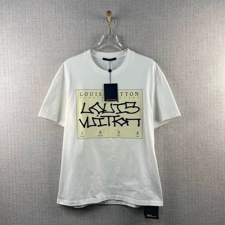 Louis Vuitton Louis Vuitton FW22 Cursive Logo Printed Crew Neck Short Sl Size US XL / EU 56 / 4 - 1 Thumbnail