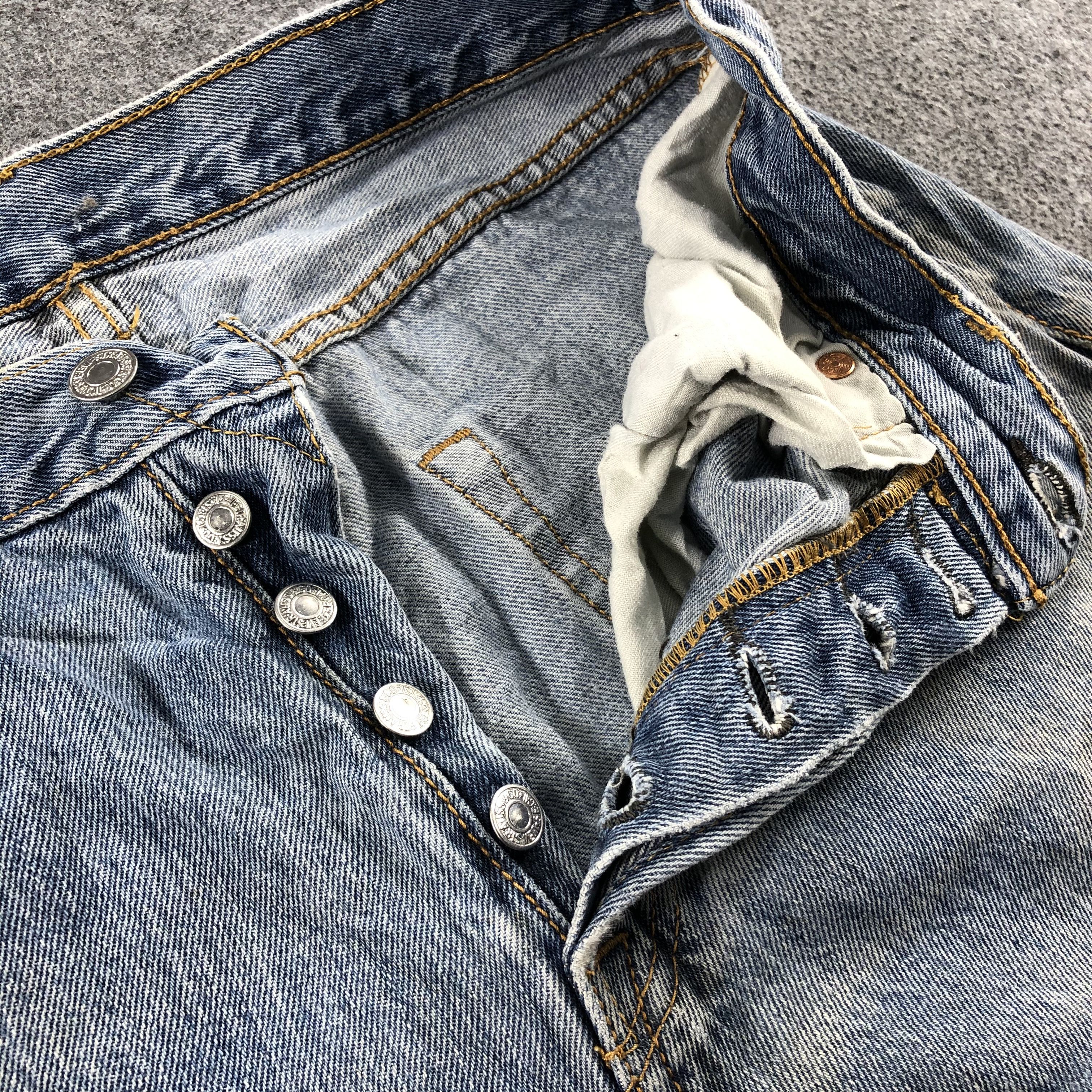Levi's Vintage Blue Wash Levis 501 Jeans-J2669 Size US 31 - 12 Thumbnail