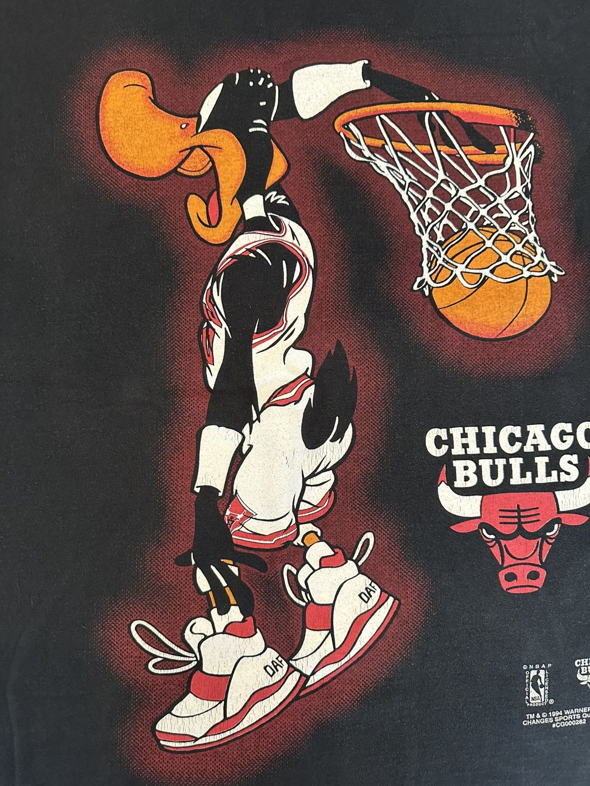 Anvil Vintage 1994 Daffy Duck Chicago Bulls Men’s T-Shirt-Size XL Size US XL / EU 56 / 4 - 3 Thumbnail
