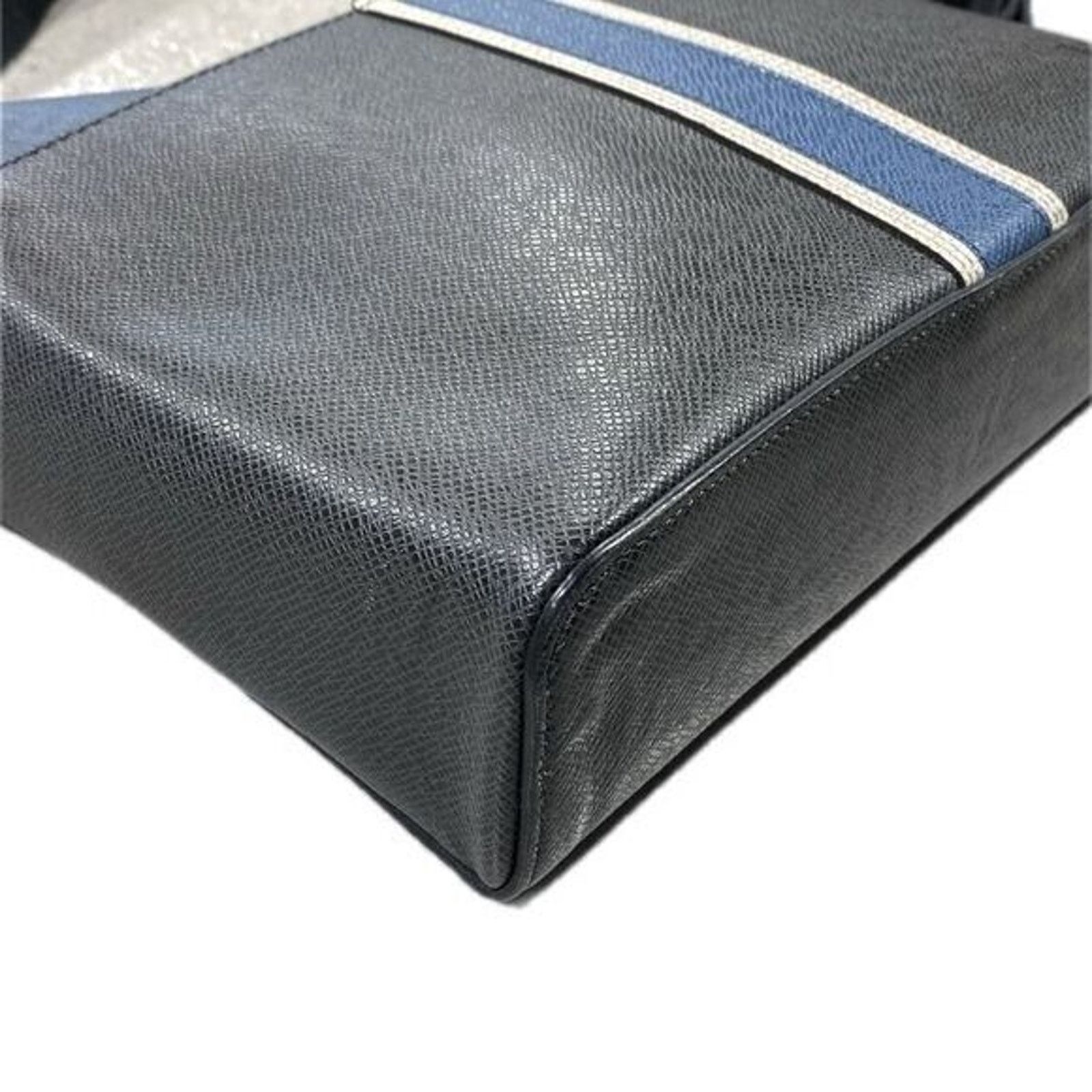 Louis Vuitton Louis Vuitton Taiga Messenger Bag Anton Ardoise Leather Luxe Size ONE SIZE - 6 Thumbnail