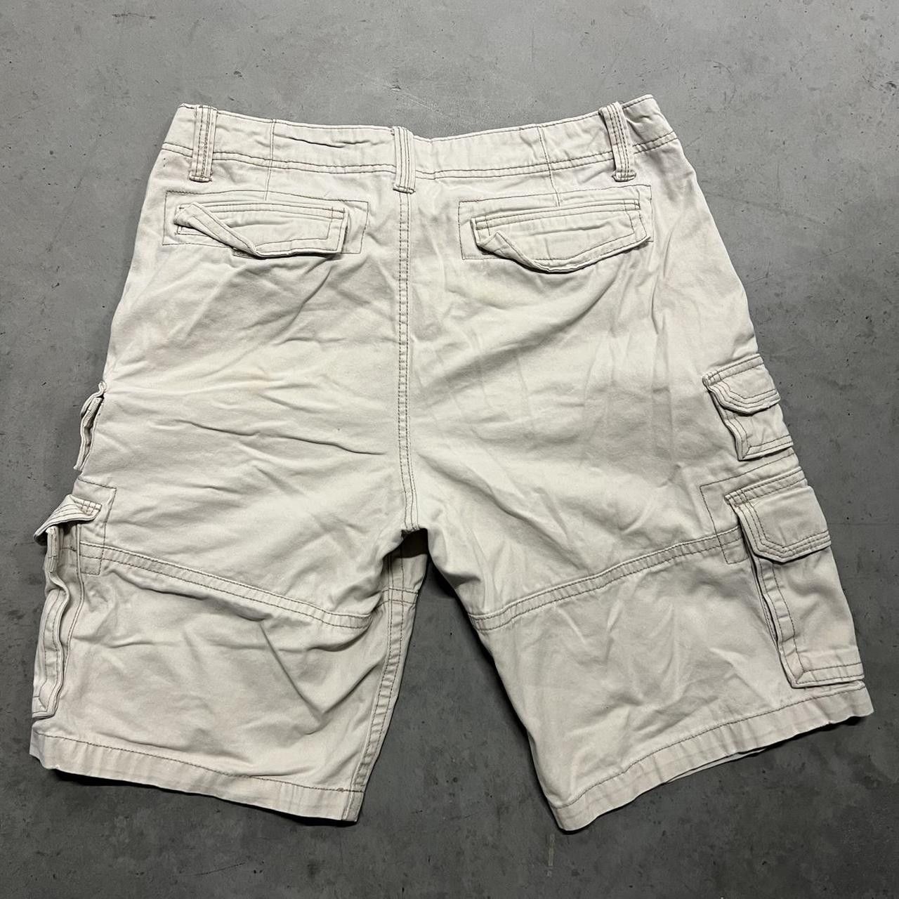 Japanese Brand × Vintage Vintage Y2K/2000s Tan and cream Skater Style Cargo Shorts! Size US 32 / EU 48 - 2 Thumbnail